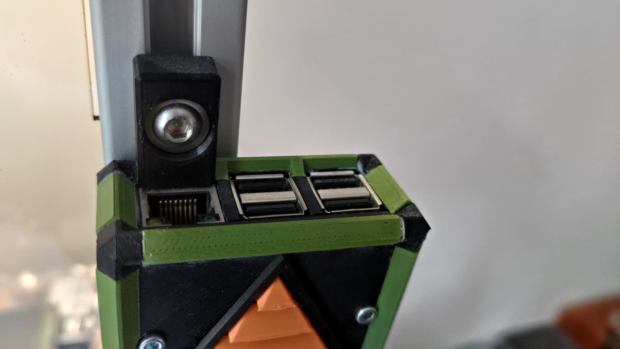 Vỏ bảo vệ cho Raspberry Pi 3B với giá đỡ gắn kèm