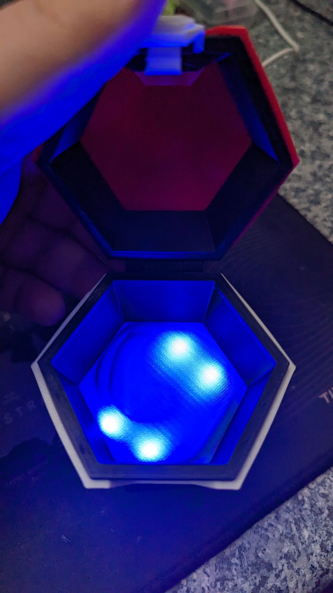 Đèn bàn Pokeball phong cách Low Poly điều khiển không dây