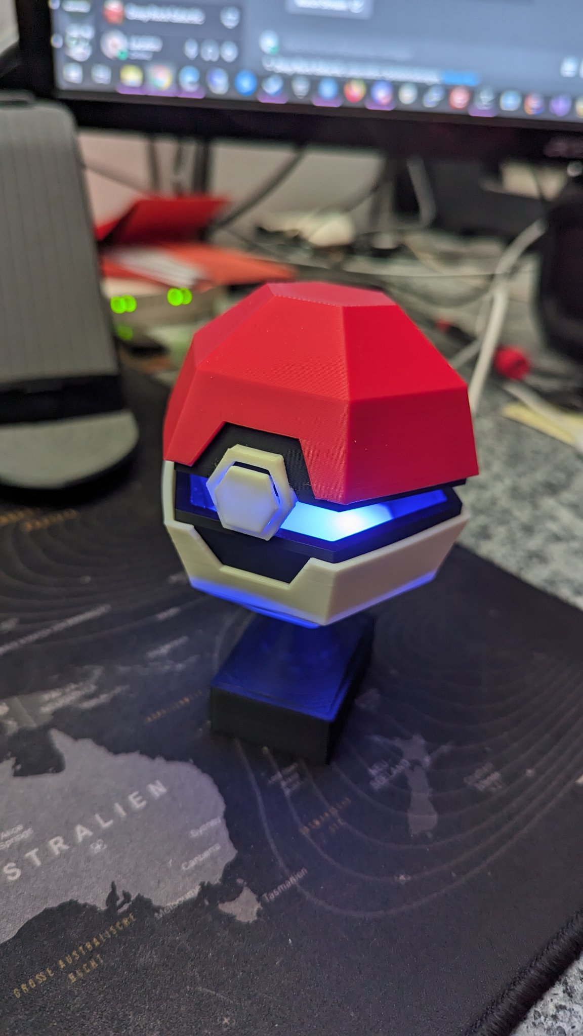 Đèn bàn Pokeball phong cách Low Poly điều khiển không dây