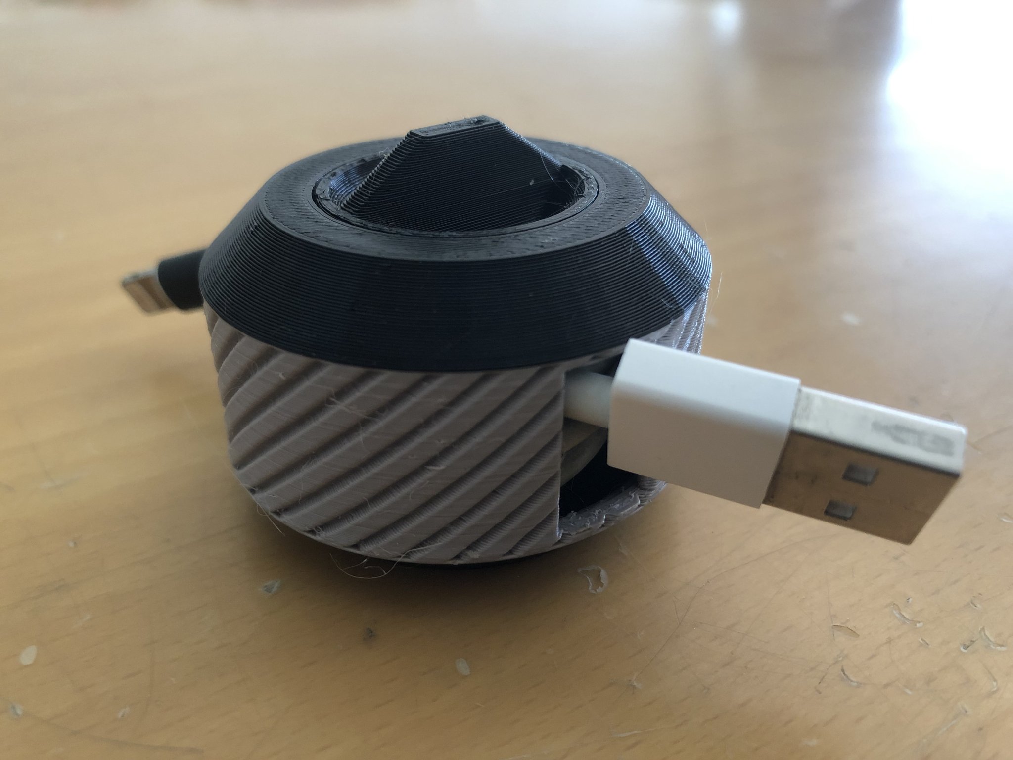 Cuộn cáp USB có thể xếp chồng với góc 45°