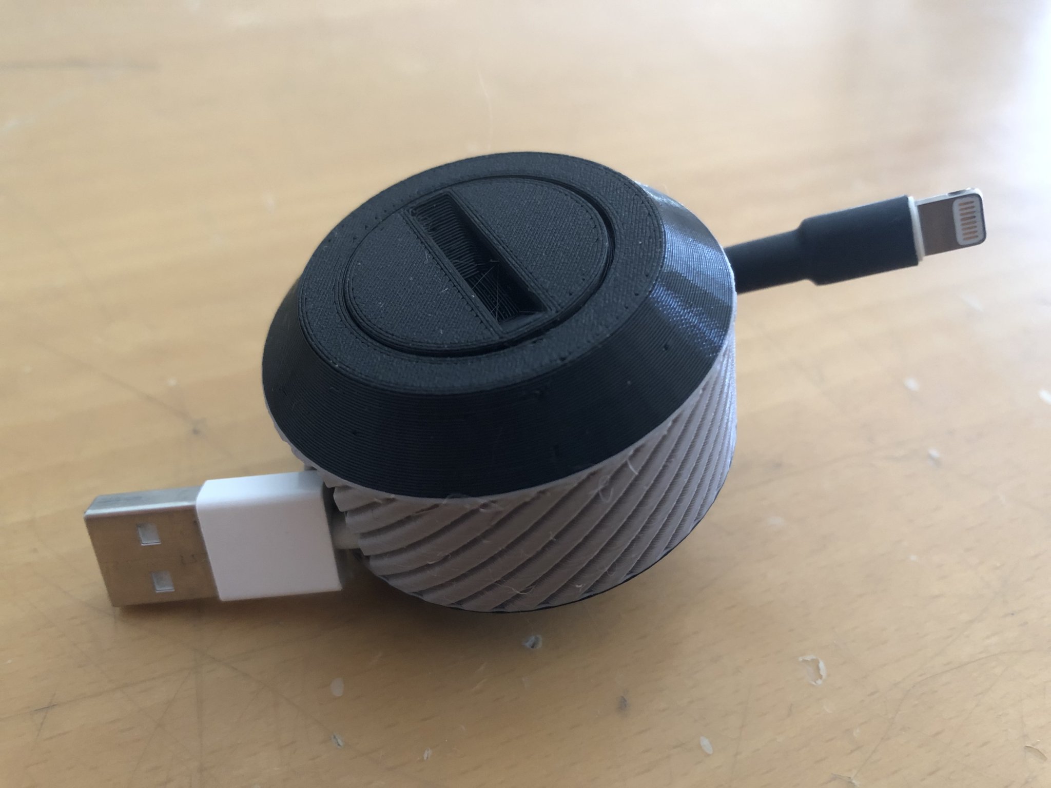 Cuộn cáp USB có thể xếp chồng với góc 45°