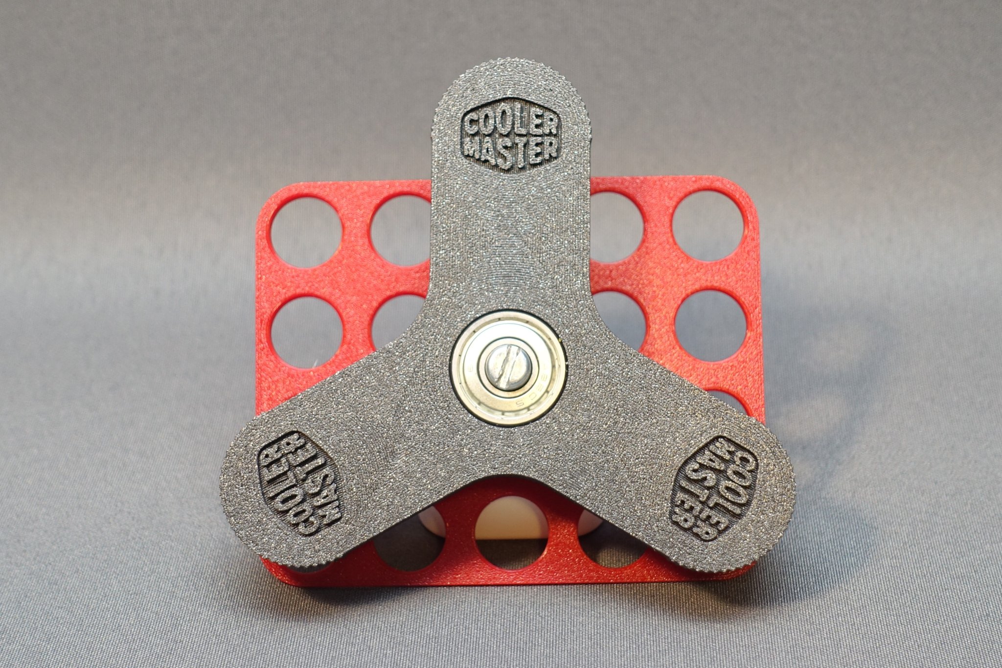 Giá đỡ fidget spinner cho thùng máy tính Qube 500