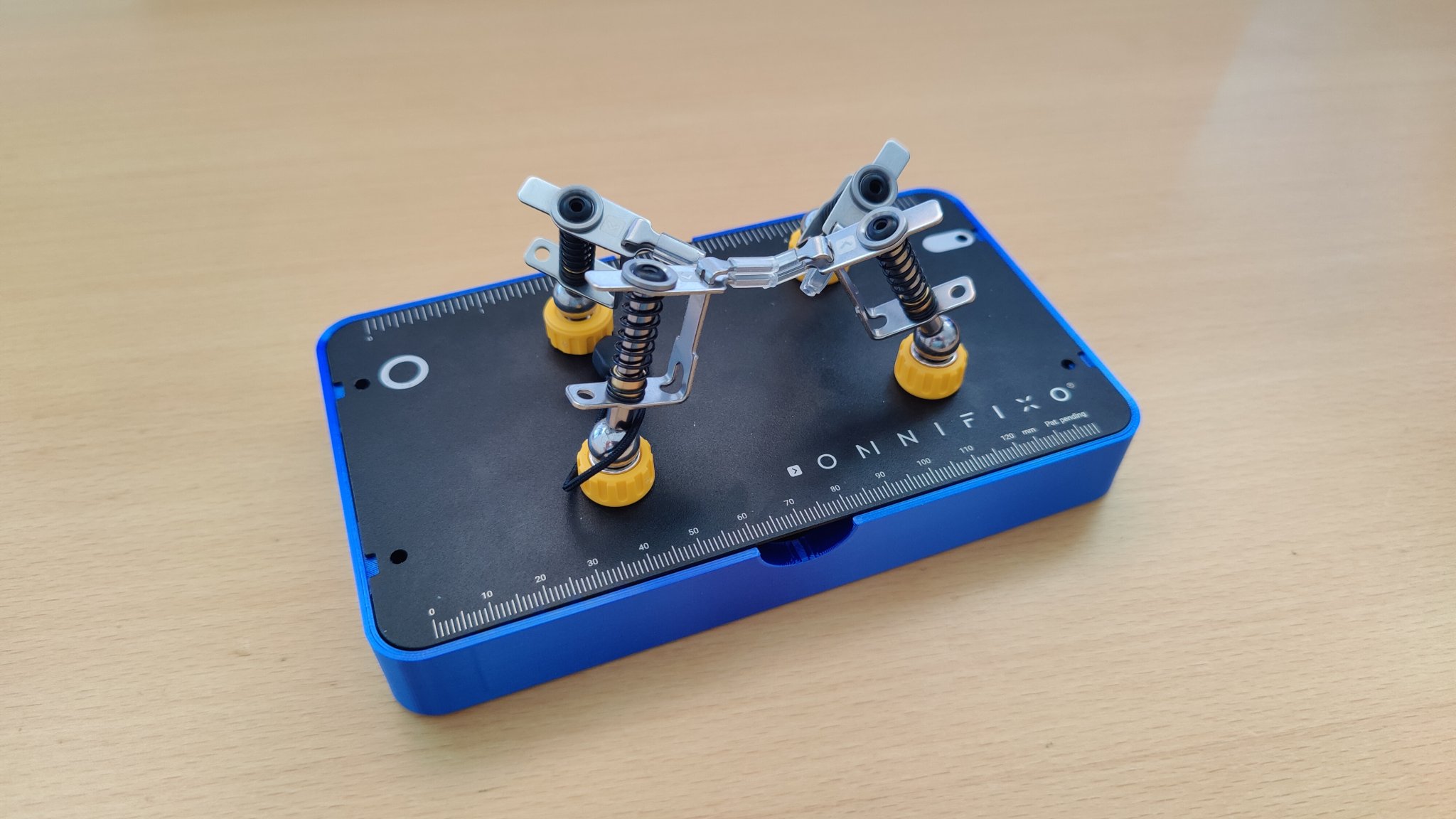 Đế cho Omnifixo - Giải pháp hỗ trợ tay thứ ba