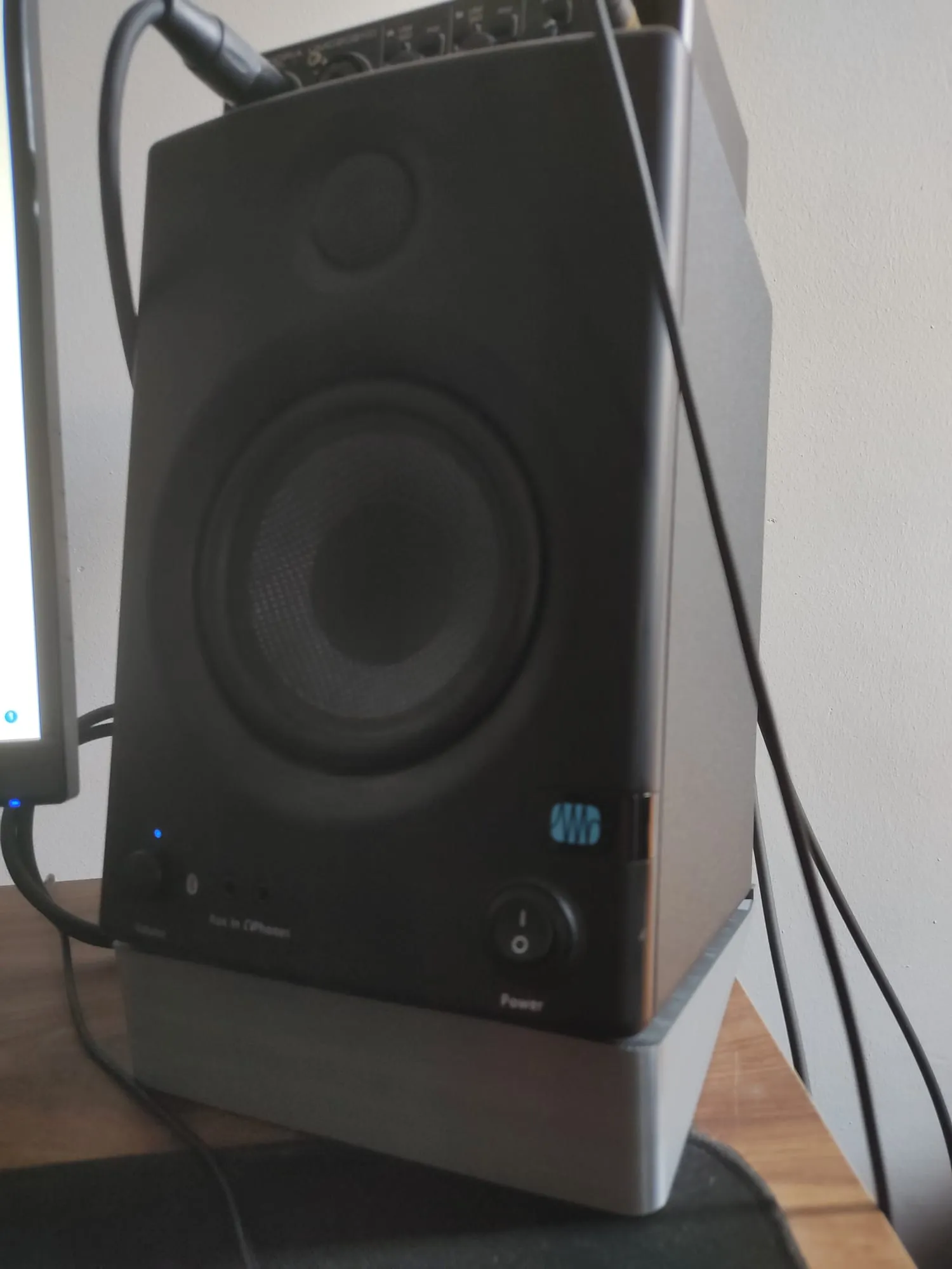 Giá đỡ máy tính để bàn Presonus E5 BT
