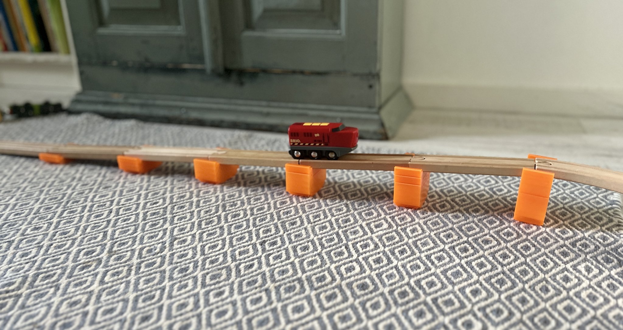 Giá đỡ dần cho đường ray tàu gỗ Brio/Ikea