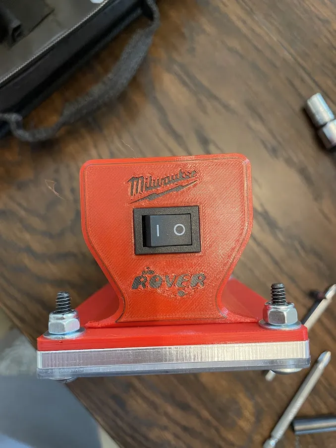 Đèn pin Milwaukee M12 Rover với thiết kế bền bỉ