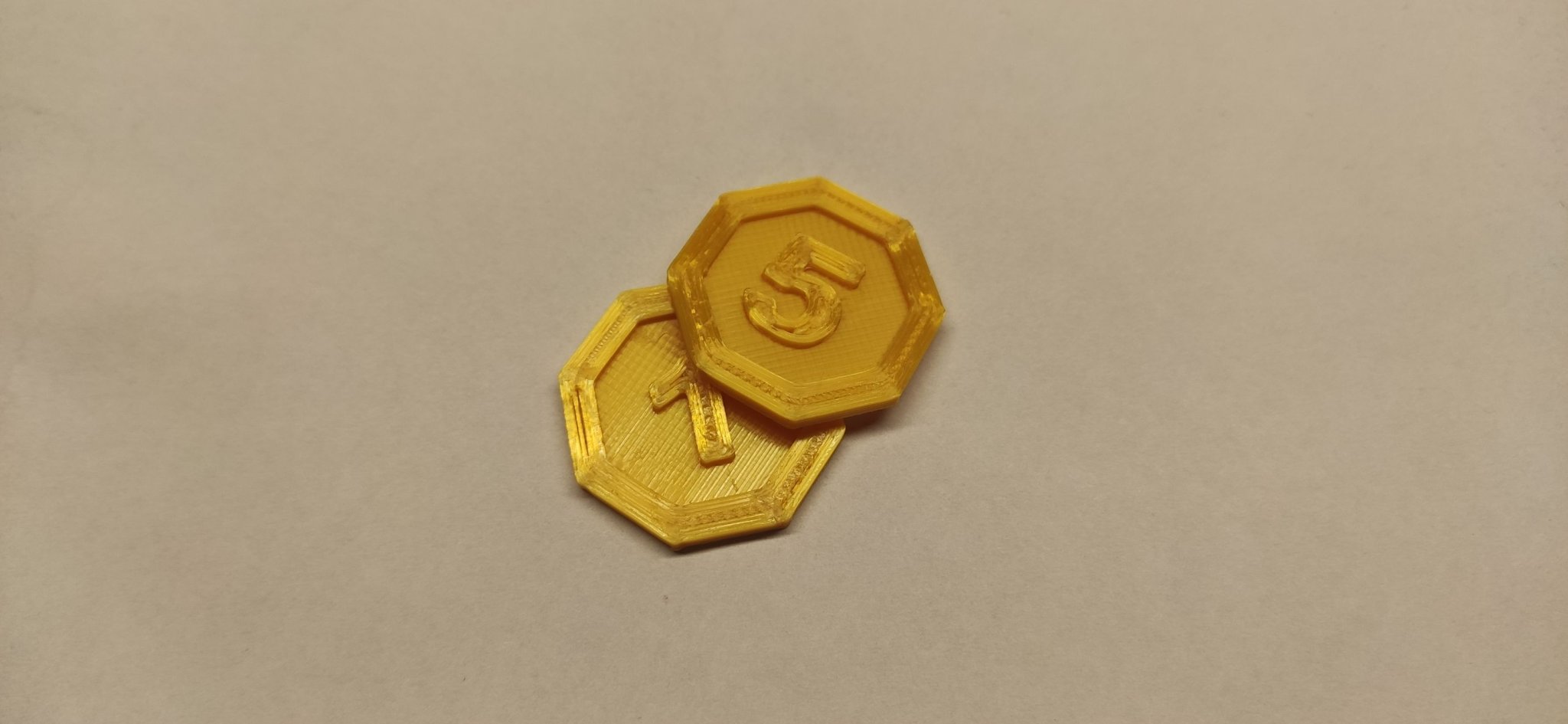 Tiền xu vàng cho trò chơi bàn và thẻ