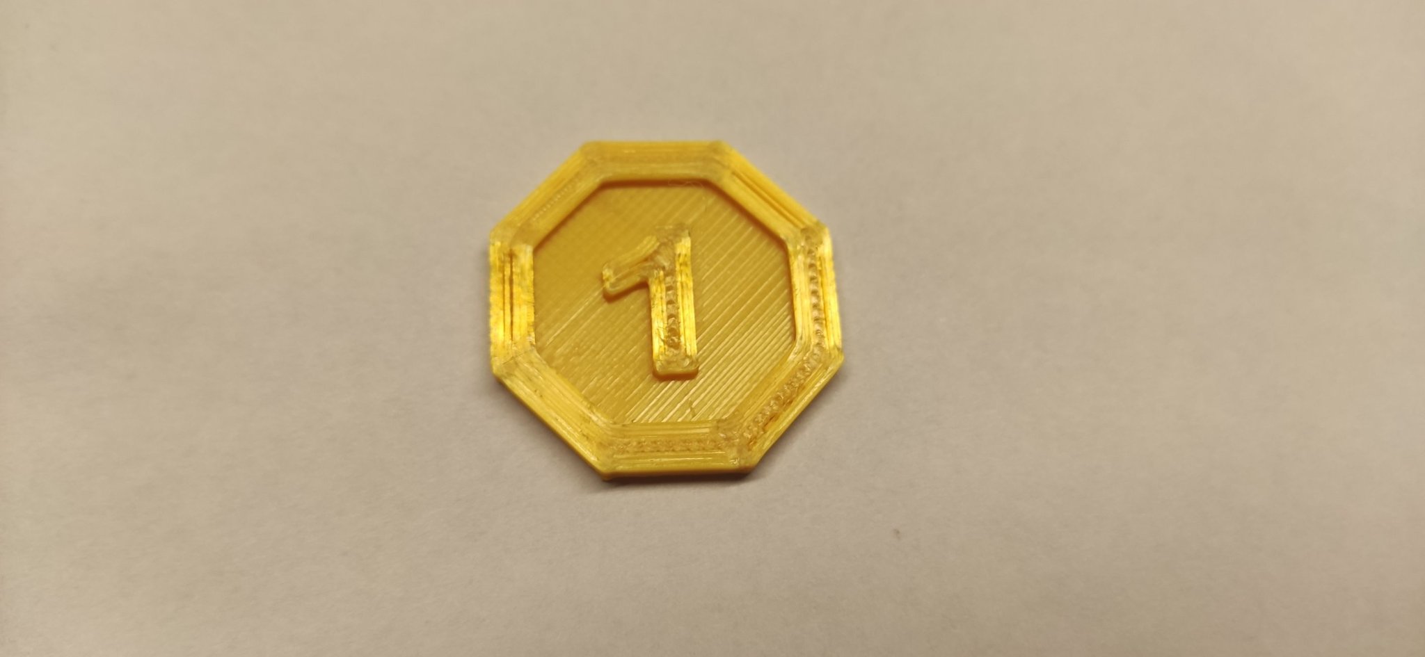 Tiền xu vàng cho trò chơi bàn và thẻ