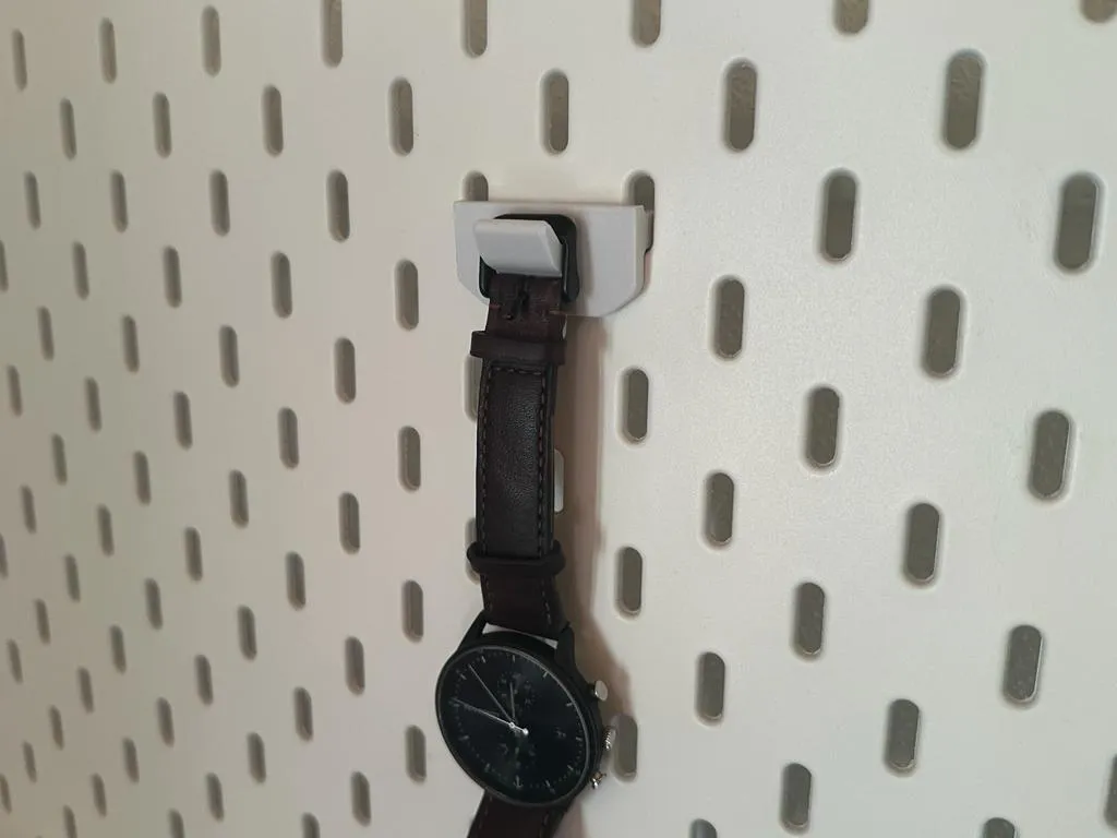 Giá đỡ đồng hồ Ikea Skadis với móc treo tiện lợi