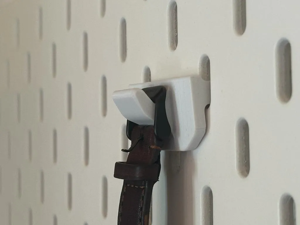 Giá đỡ đồng hồ Ikea Skadis với móc treo tiện lợi