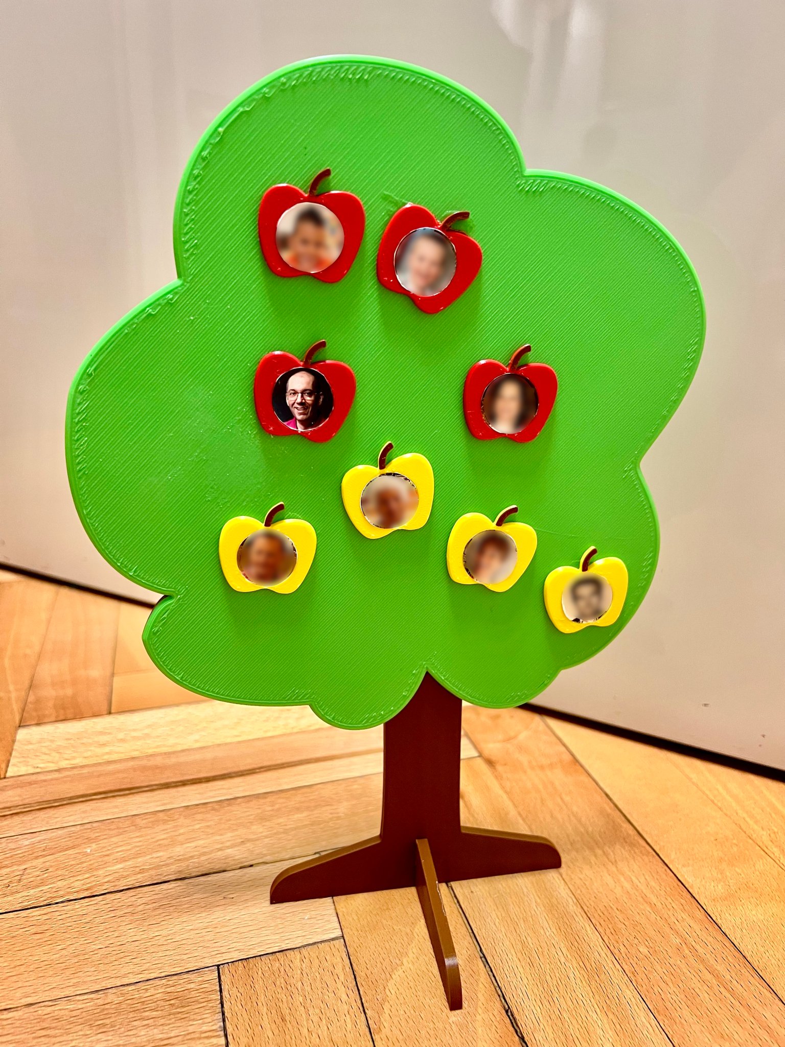 Khung ảnh cây gia đình in 3D cho bài tập mẫu giáo