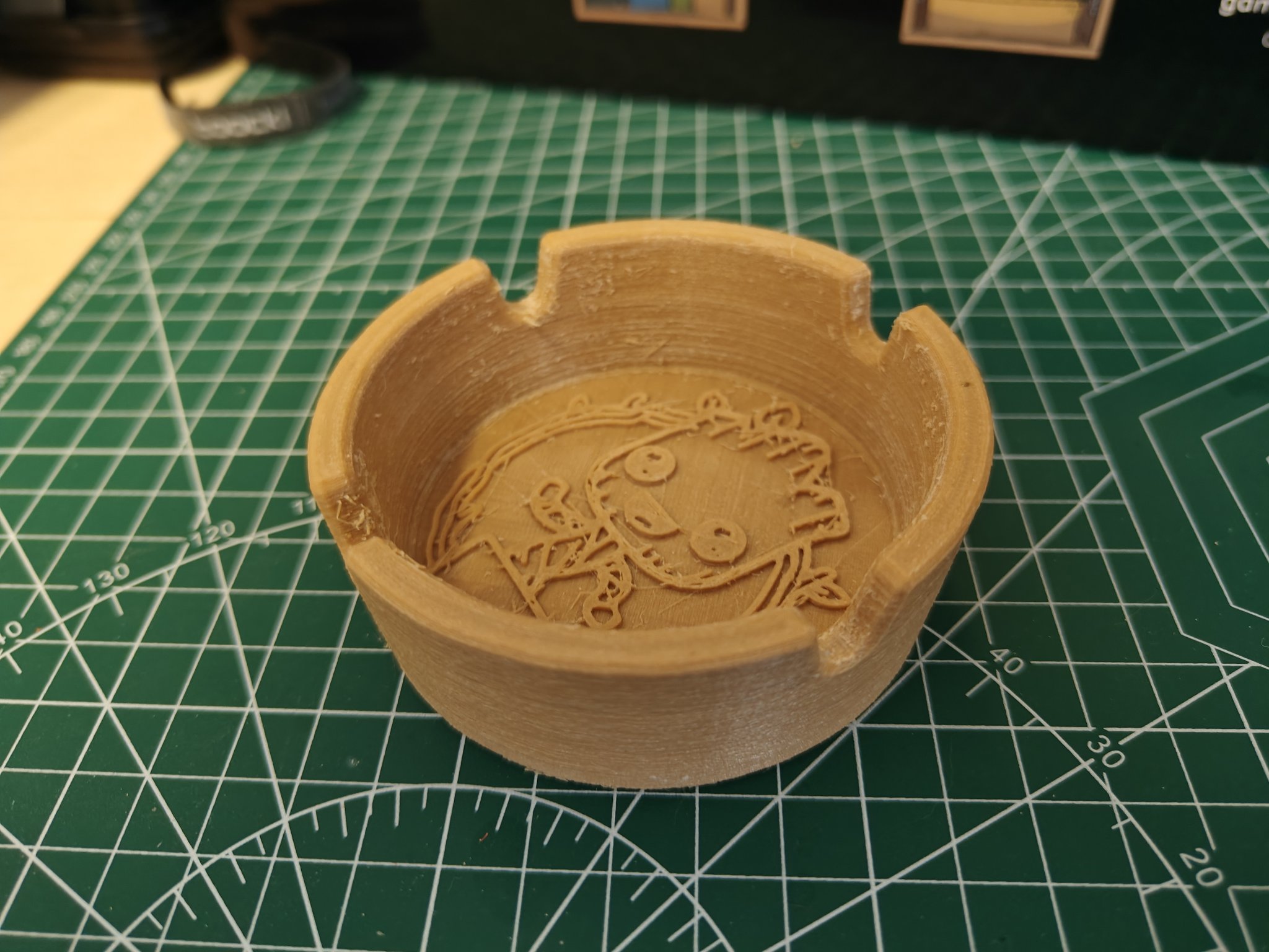 Gạt tàn thuốc hình Groot nghệ thuật