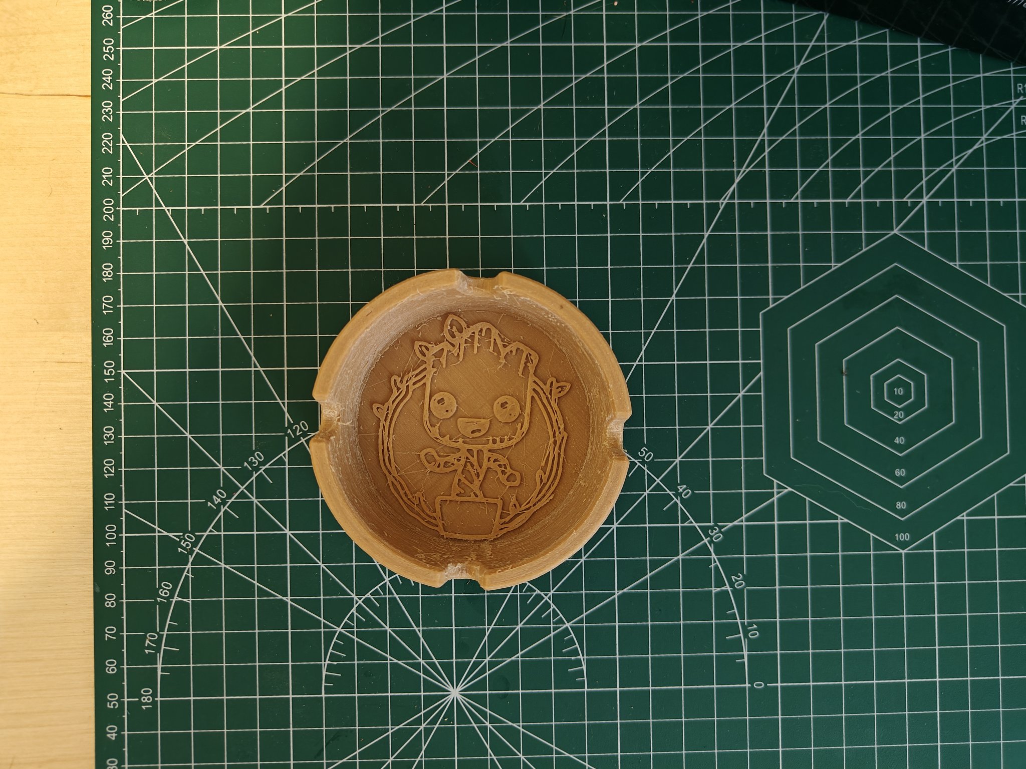 Gạt tàn thuốc hình Groot nghệ thuật