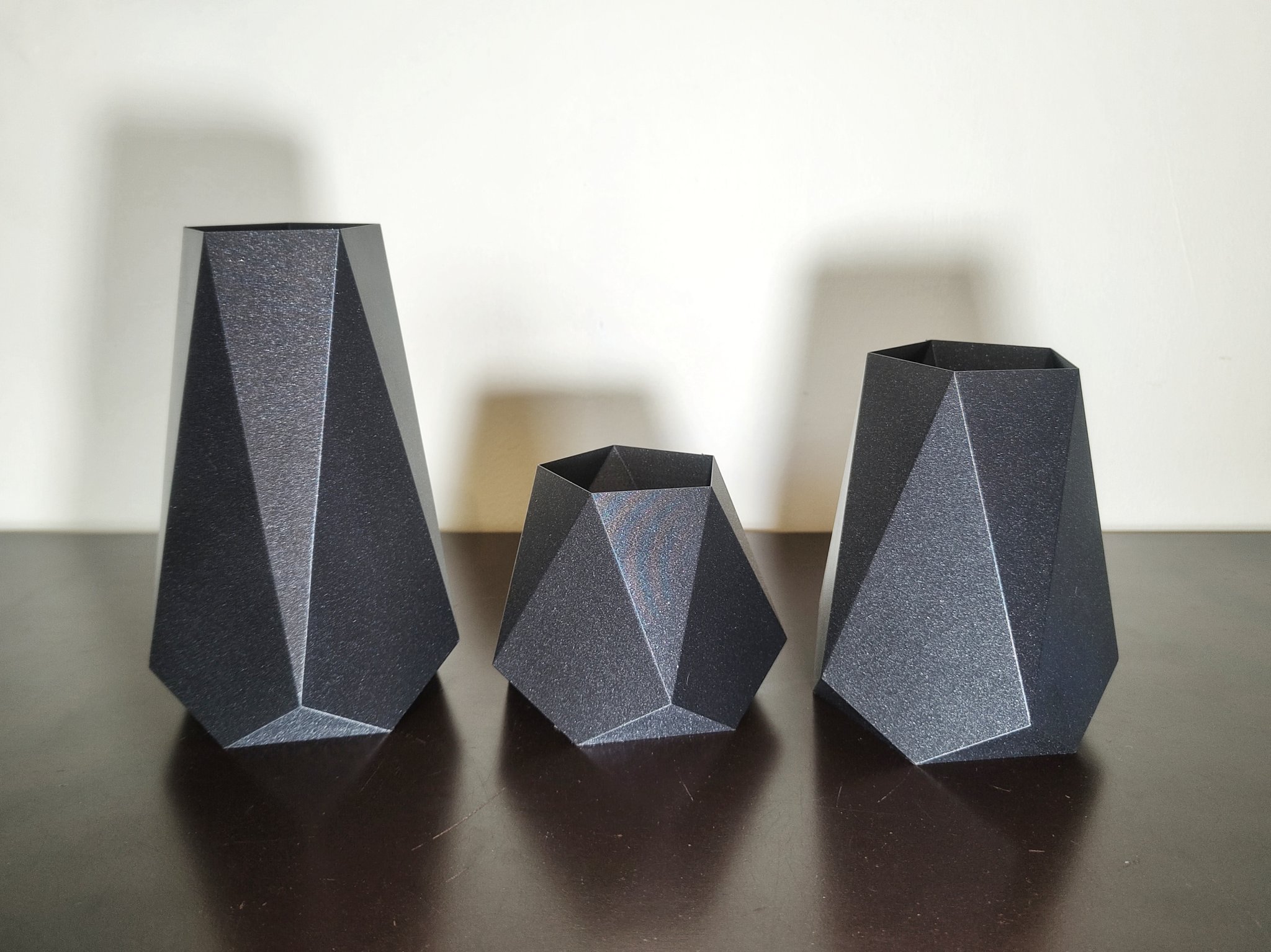 Bình hoa hình ngũ giác đơn giản với ba kích thước khác nhau