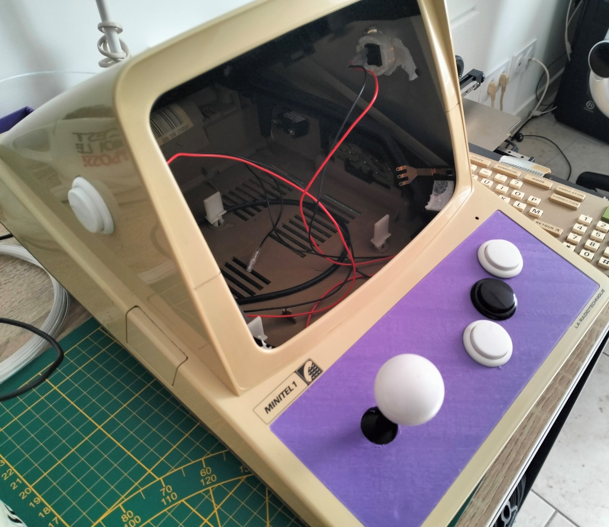 Bảng điều khiển cho Borne Arcade vintage từ Minitel1