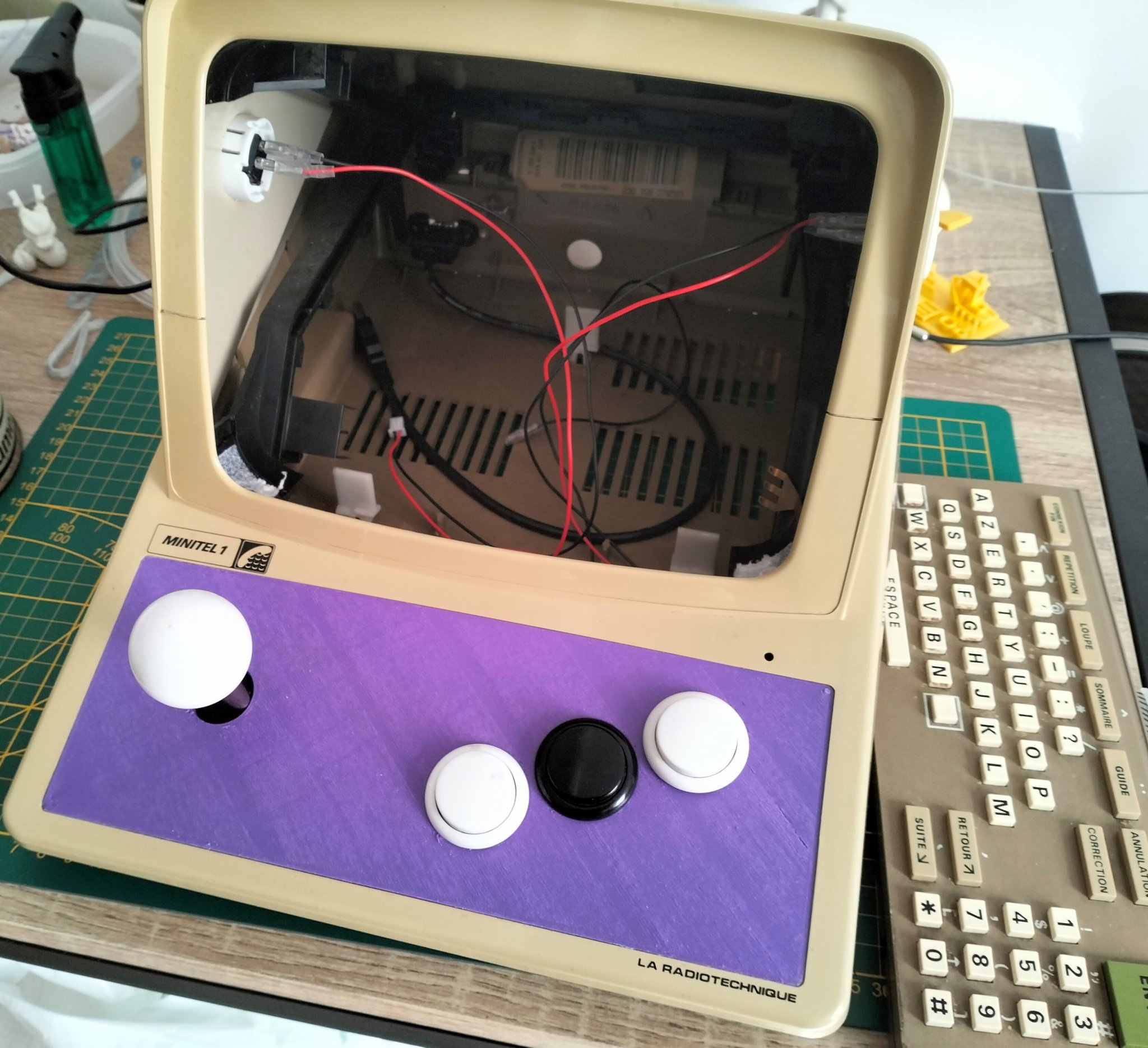 Bảng điều khiển cho Borne Arcade vintage từ Minitel1