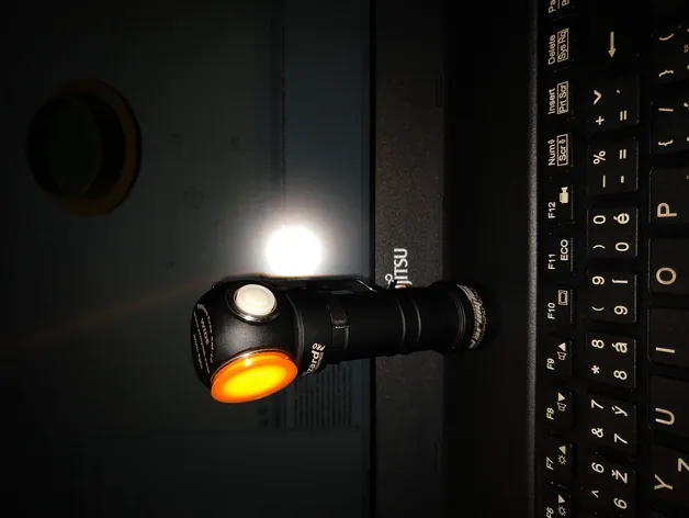 Mũ đèn pin Armytek Wizard có khả năng chuyển đổi thành đèn hậu