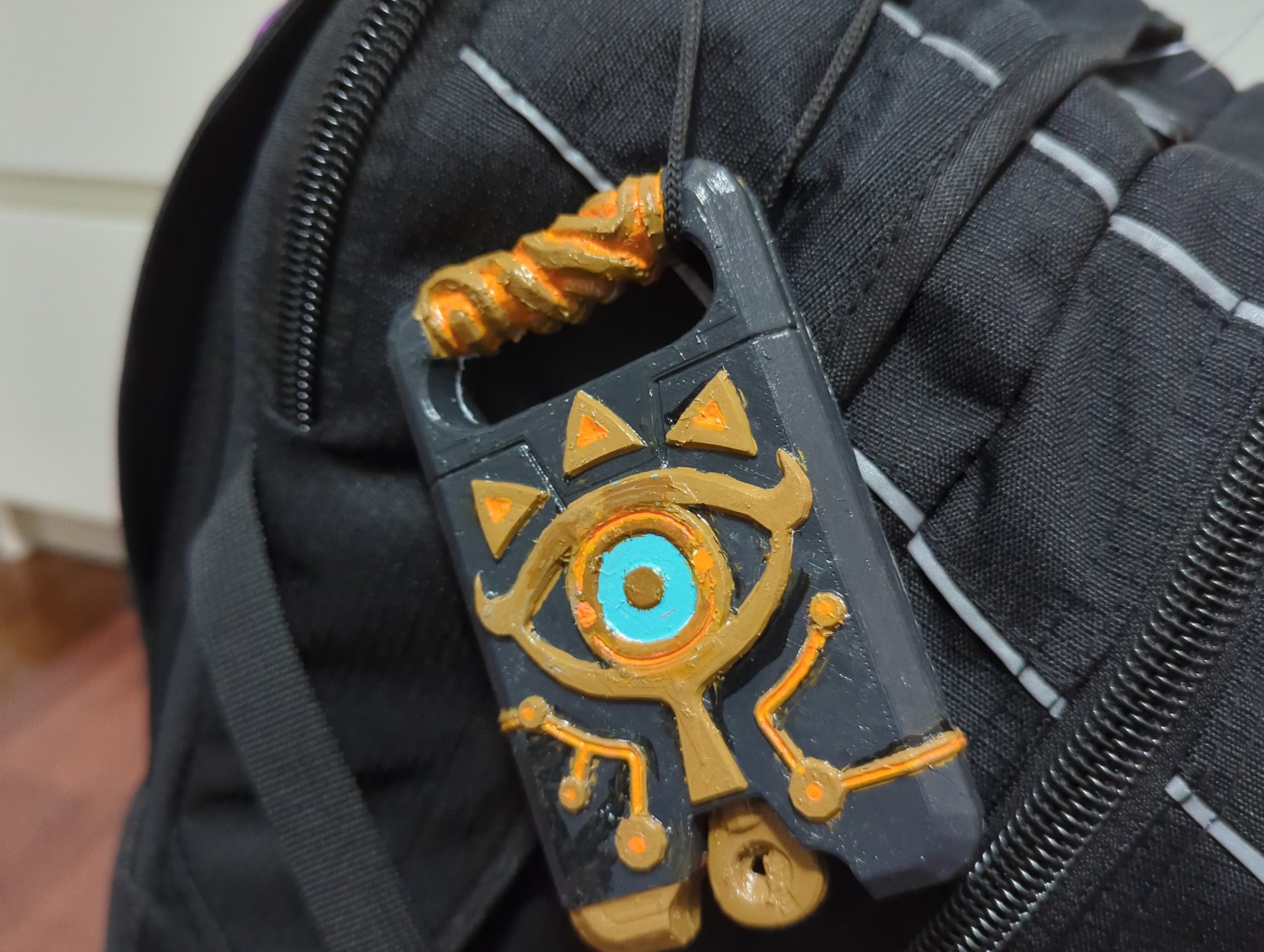 Thẻ hành lý hình Sheikah Slate từ BOTW