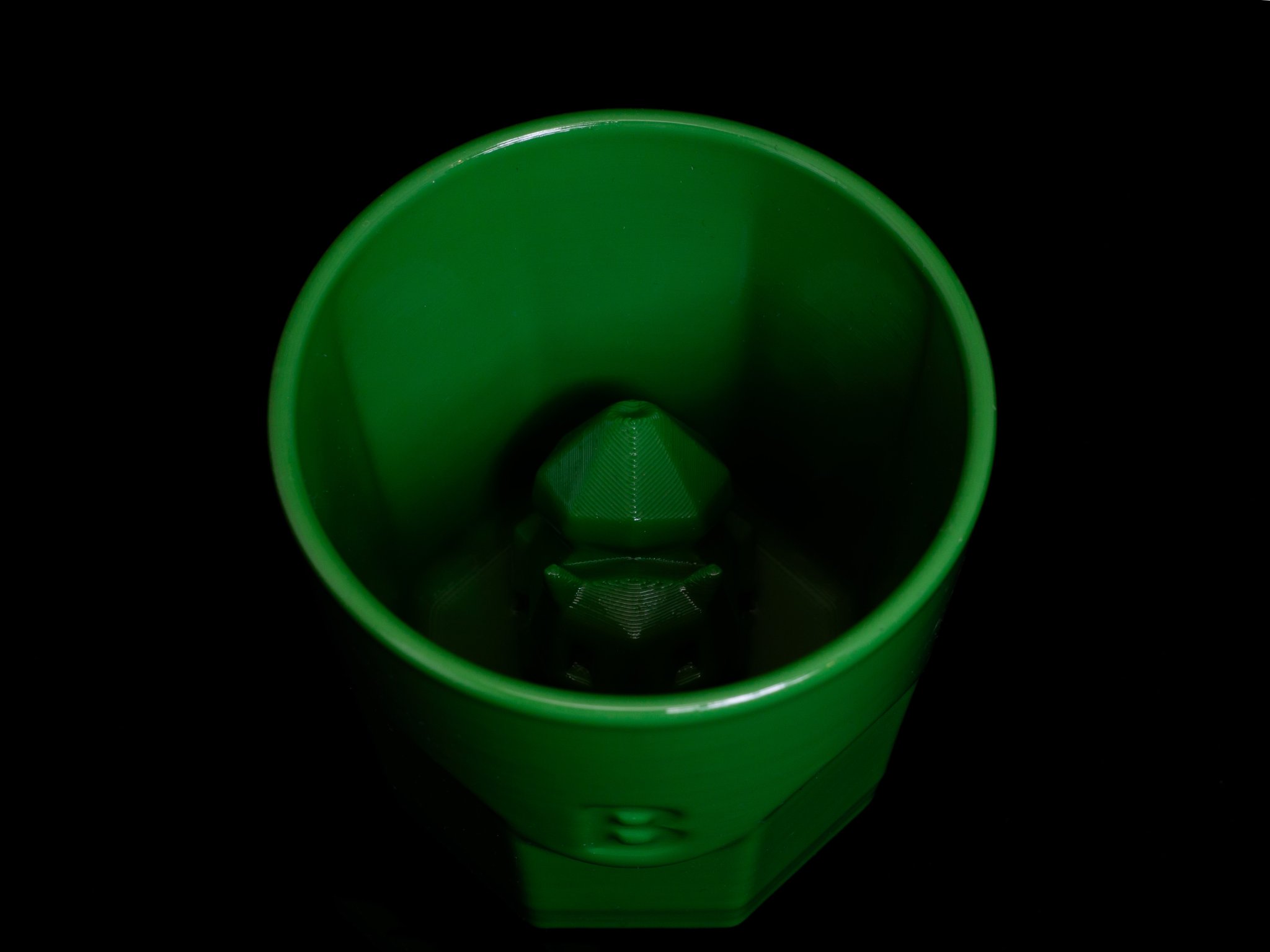 Bulbasaur ẩn nấp trong ly Octaglass