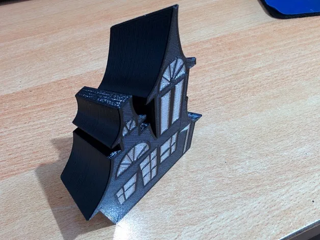 Nhà ma với cửa sổ kính màu in 3D