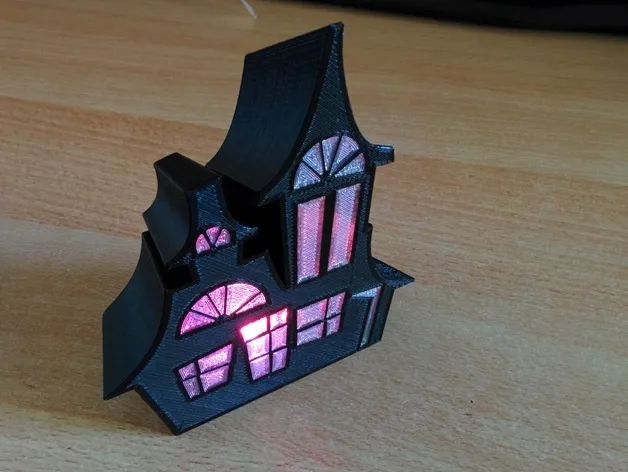 Nhà ma với cửa sổ kính màu in 3D