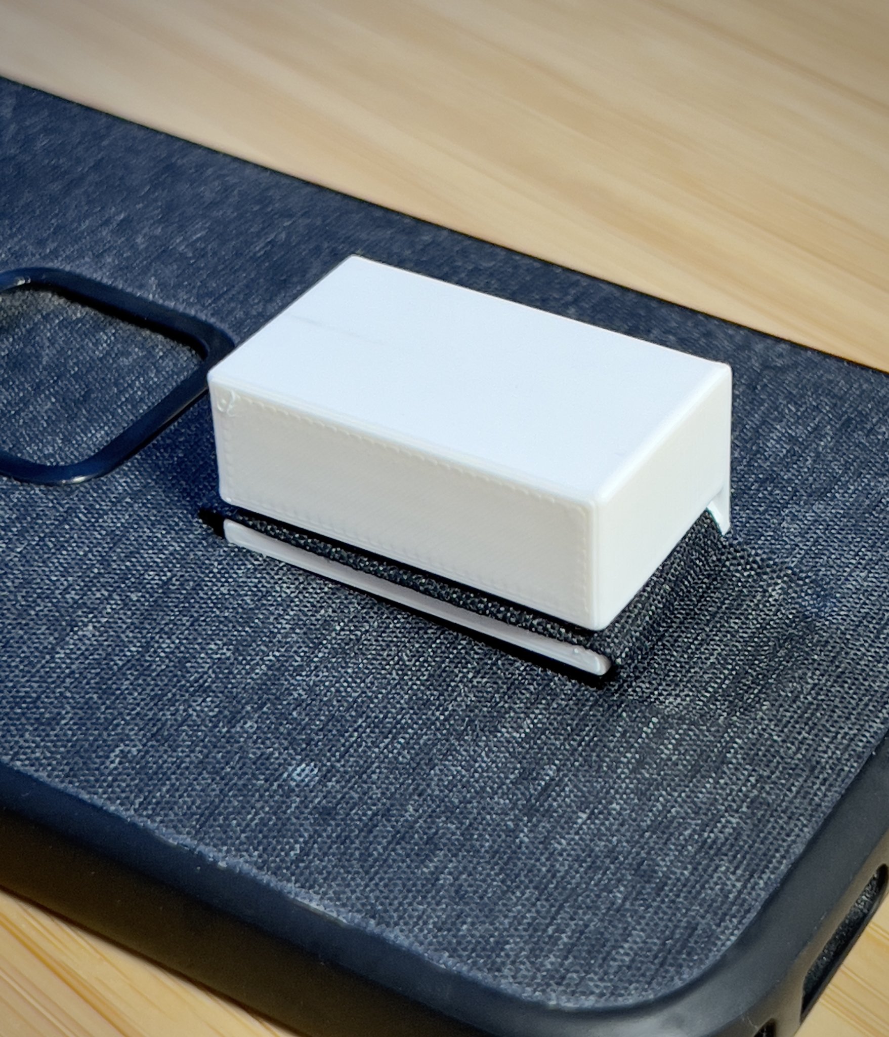 Wedge tạo hình vòng tay cho ốp iPhone Peak Design