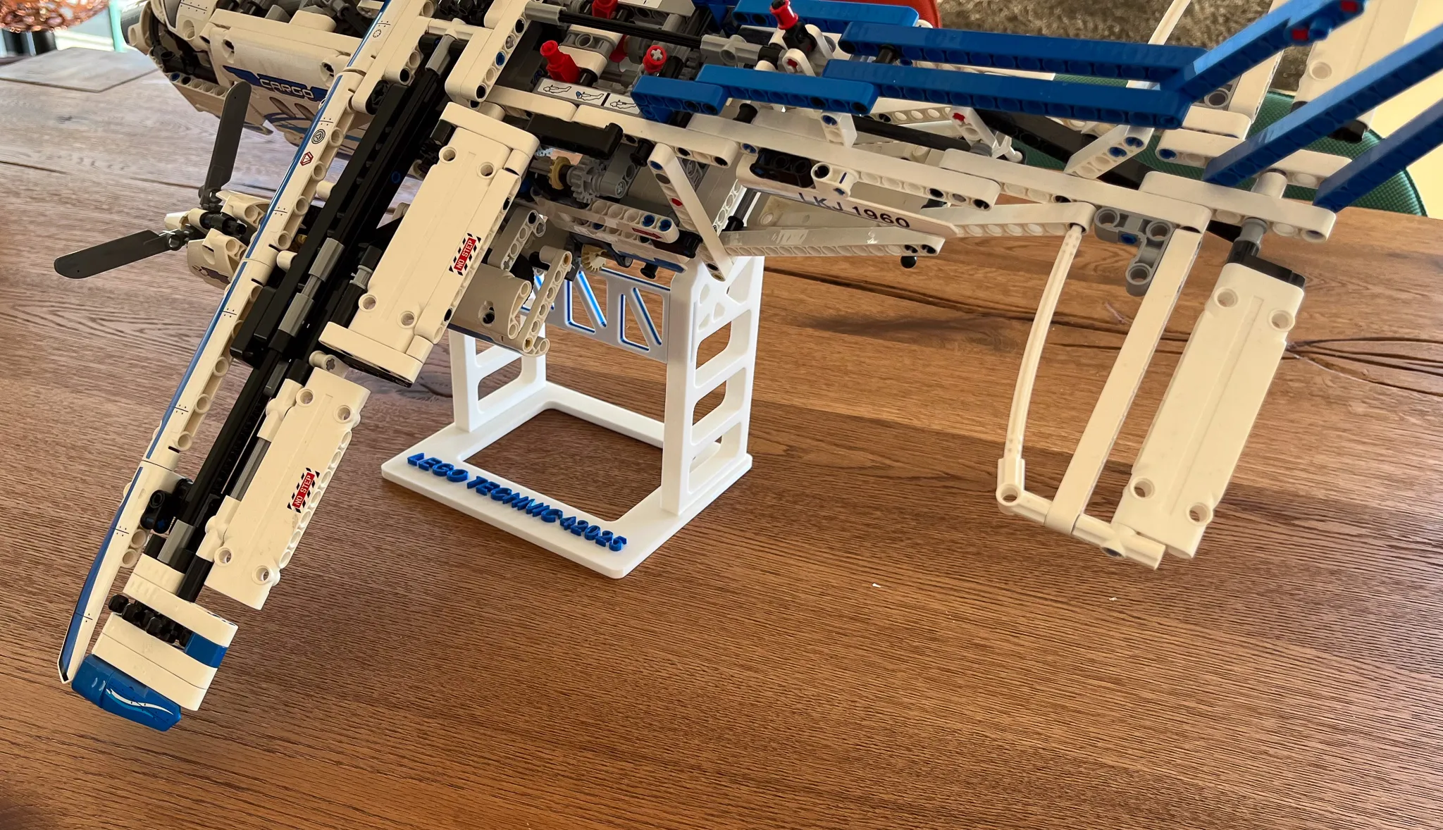 Giá đỡ trưng bày máy bay Lego Technics 42025