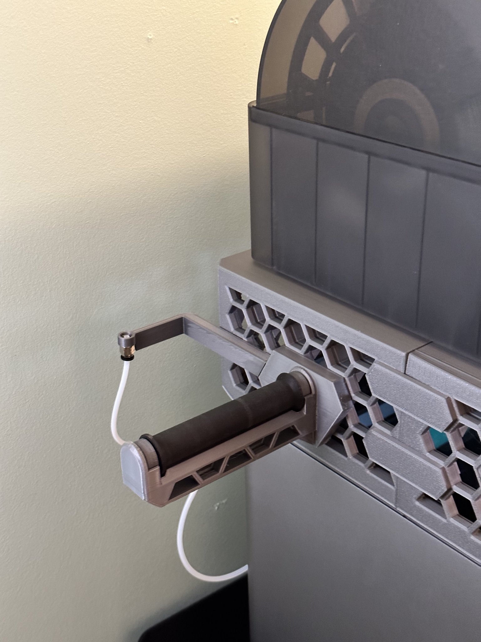 Giá đỡ cuộn dây HEX được điều chỉnh kích thước với hướng dẫn ống PTFE cho các cuộn dây có đường kính trung tâm nhỏ hơn