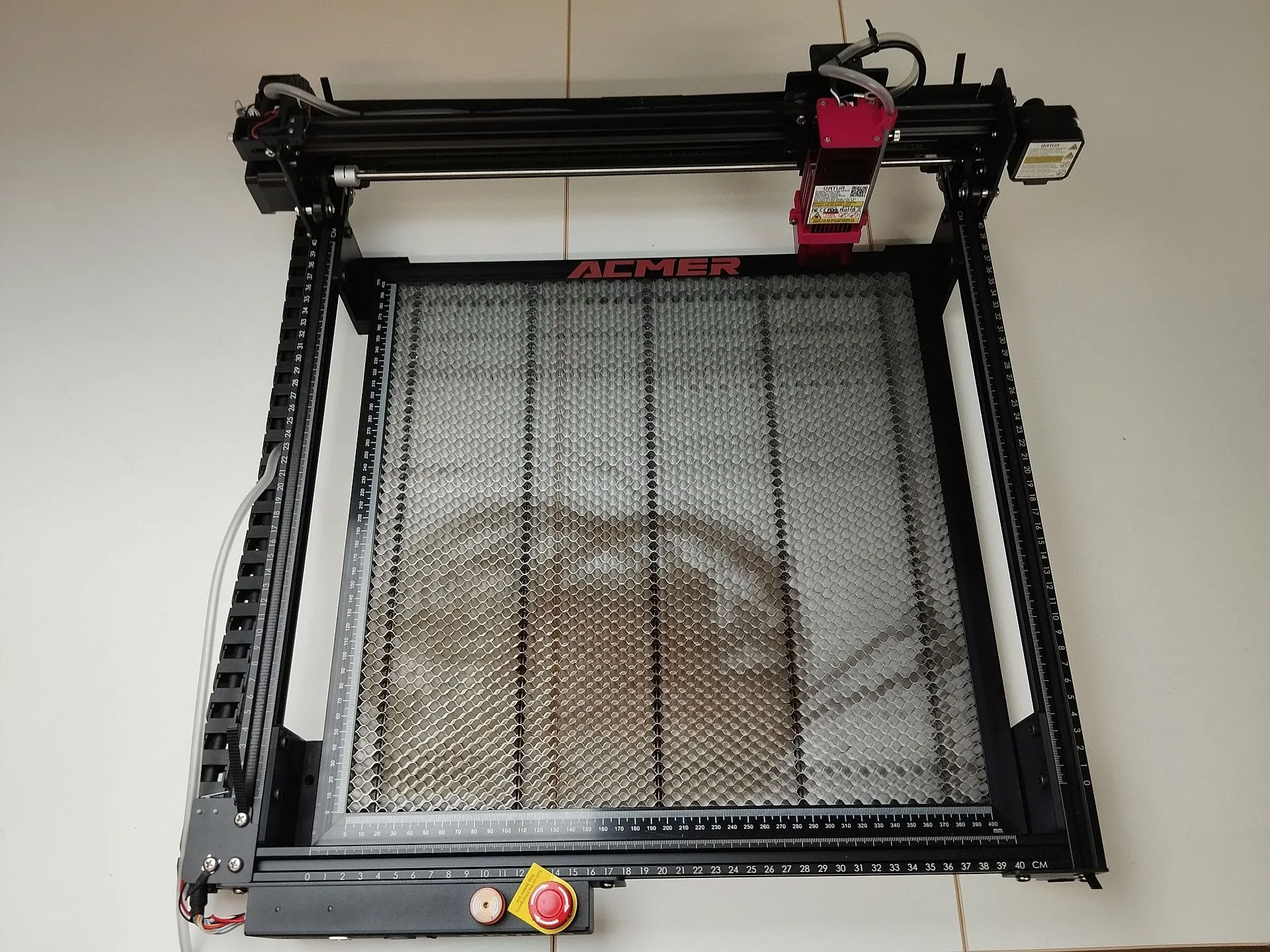 Ortur Laser Master 2 Pro - Chân Bàn Làm Việc Mật Ong