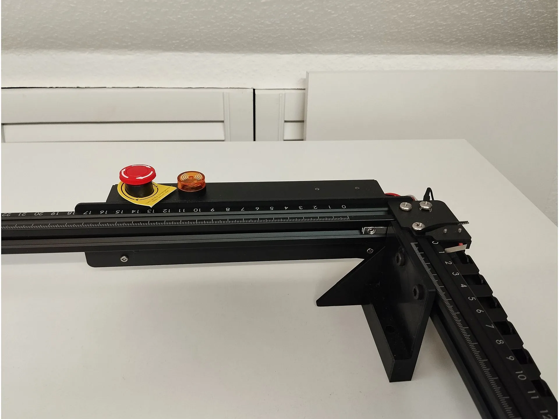 Ortur Laser Master 2 Pro - Chân Bàn Làm Việc Mật Ong