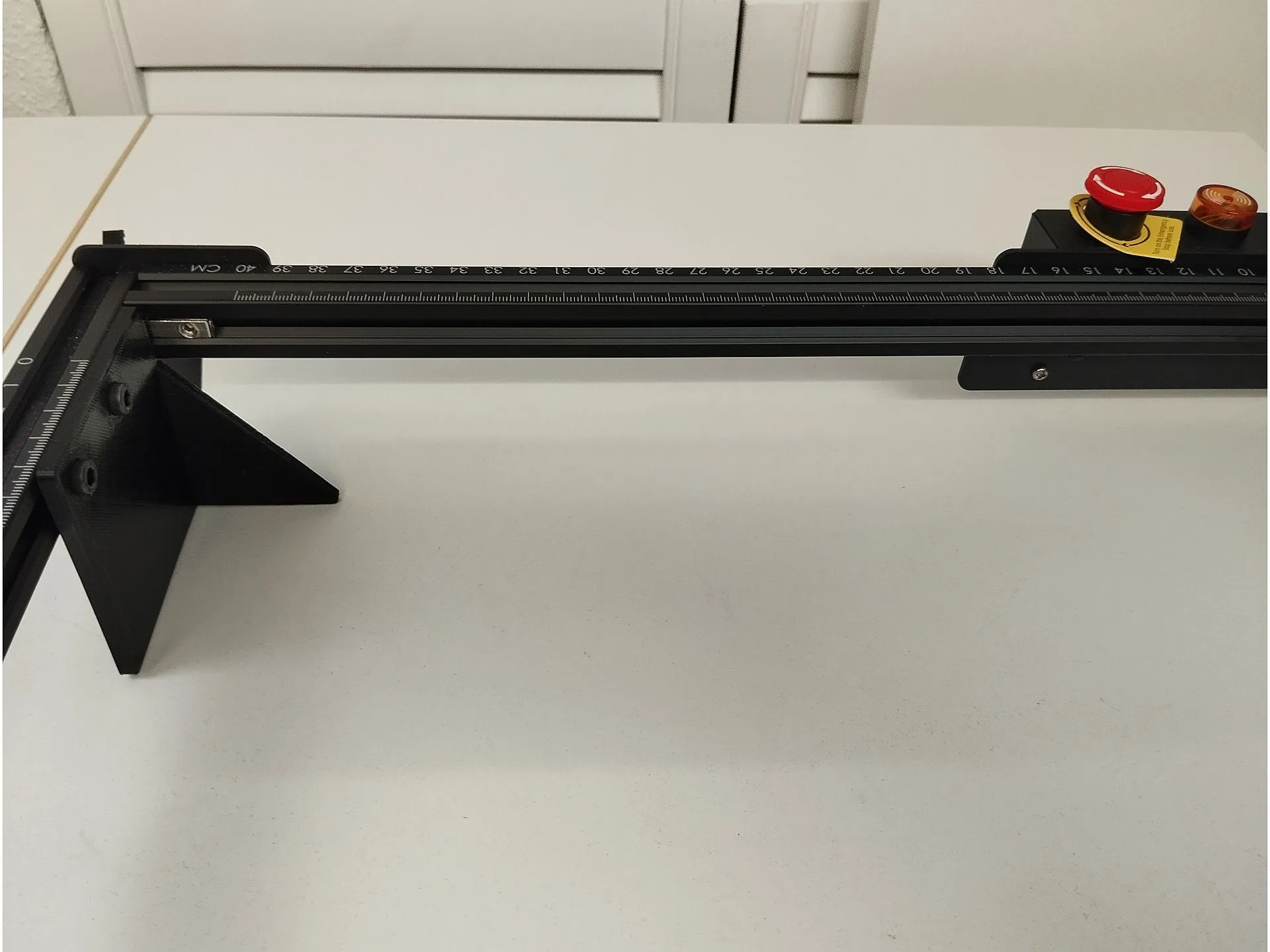 Ortur Laser Master 2 Pro - Chân Bàn Làm Việc Mật Ong