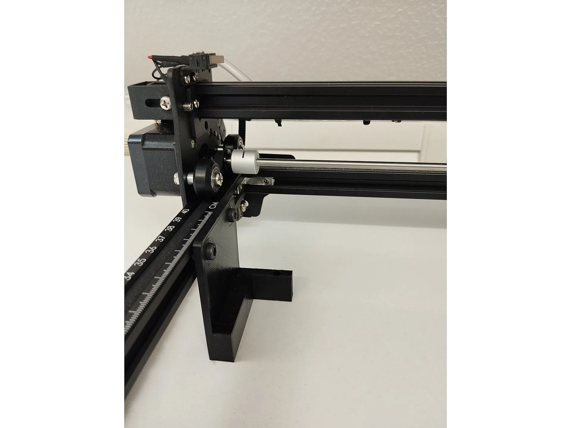 Ortur Laser Master 2 Pro - Chân Bàn Làm Việc Mật Ong