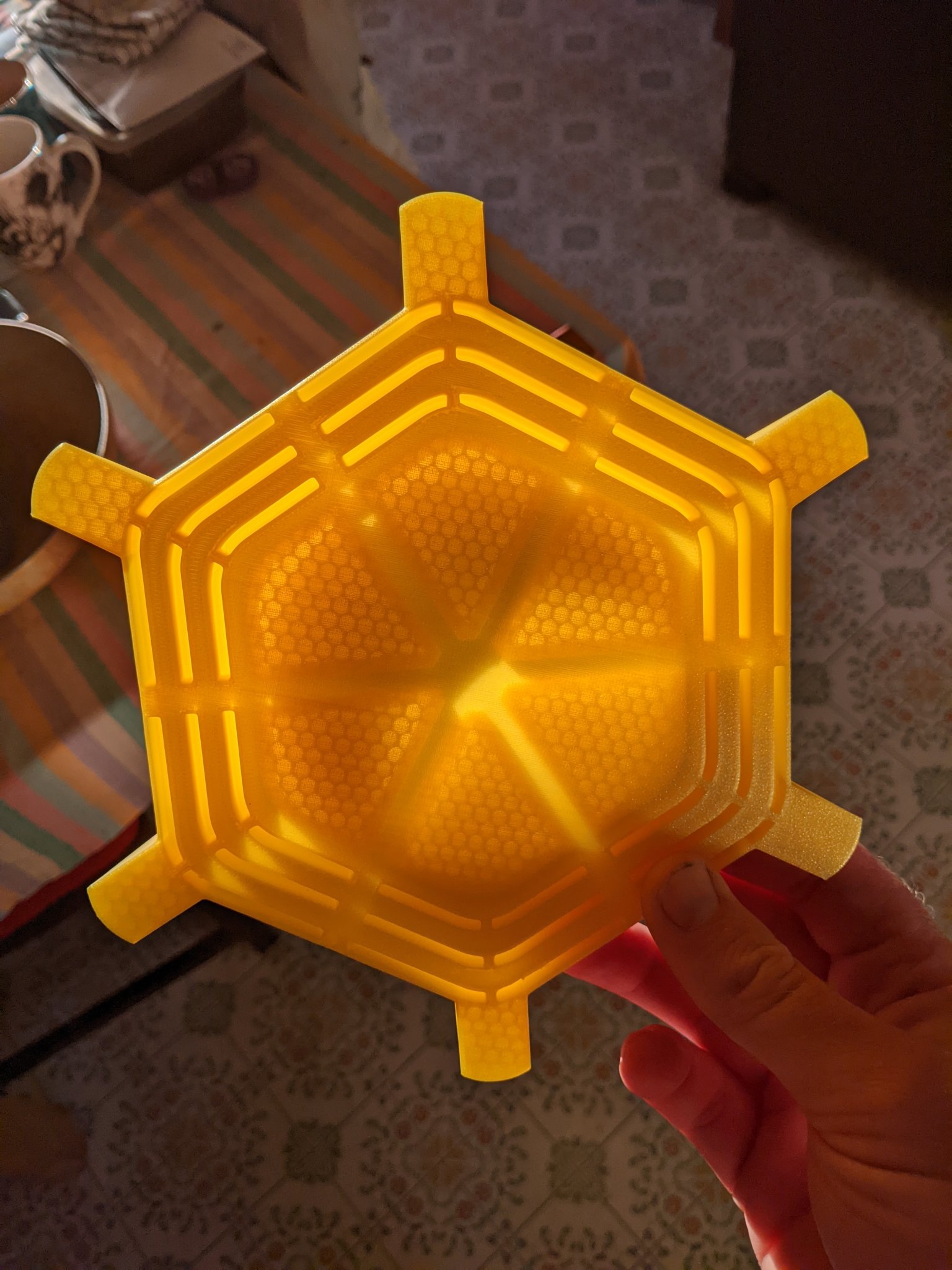 Máy cho ăn ong Neotoy với hũ thủy tinh tiêu chuẩn