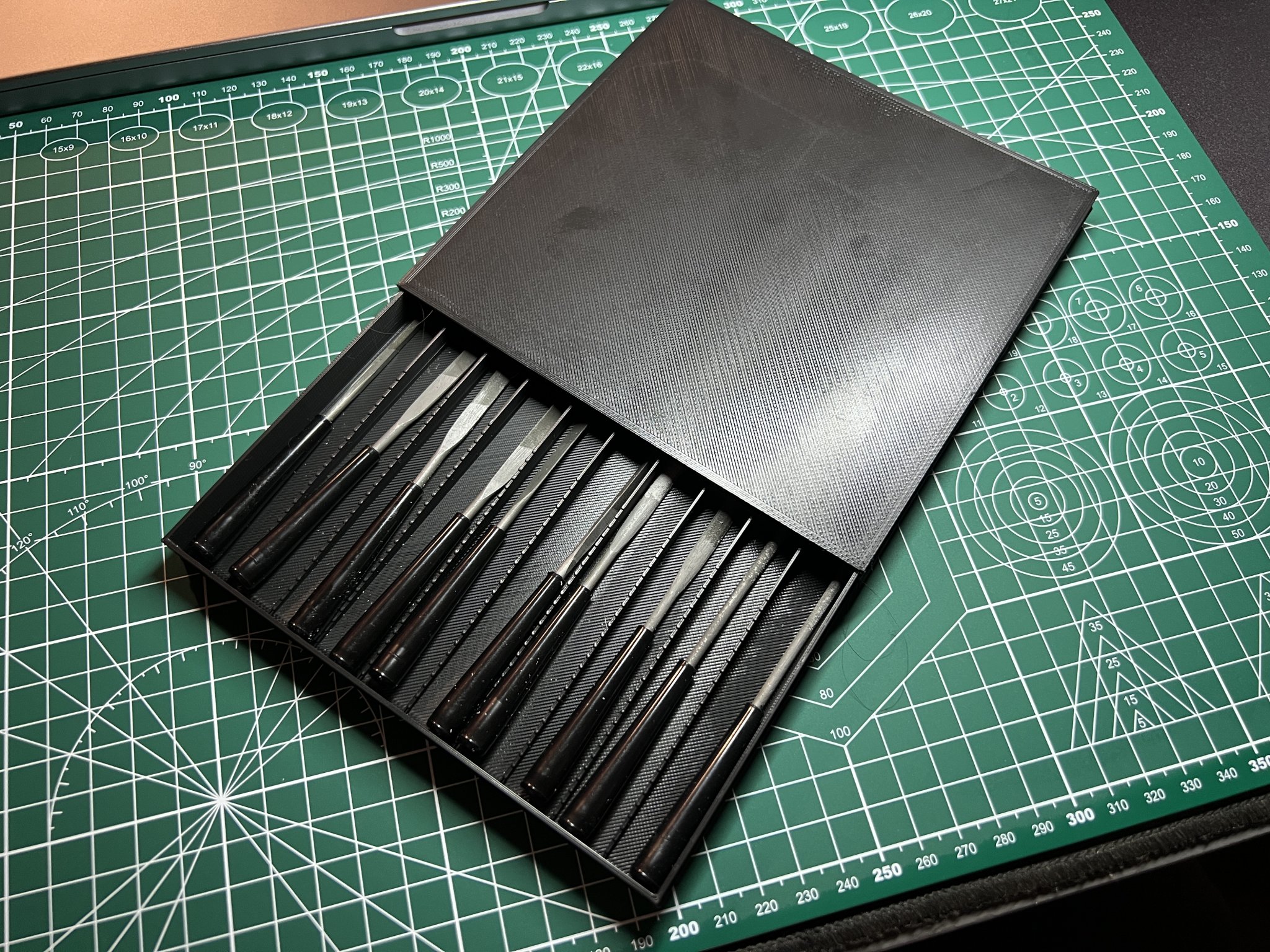 Hộp đựng dụng cụ mũi khoan gọn nhẹ