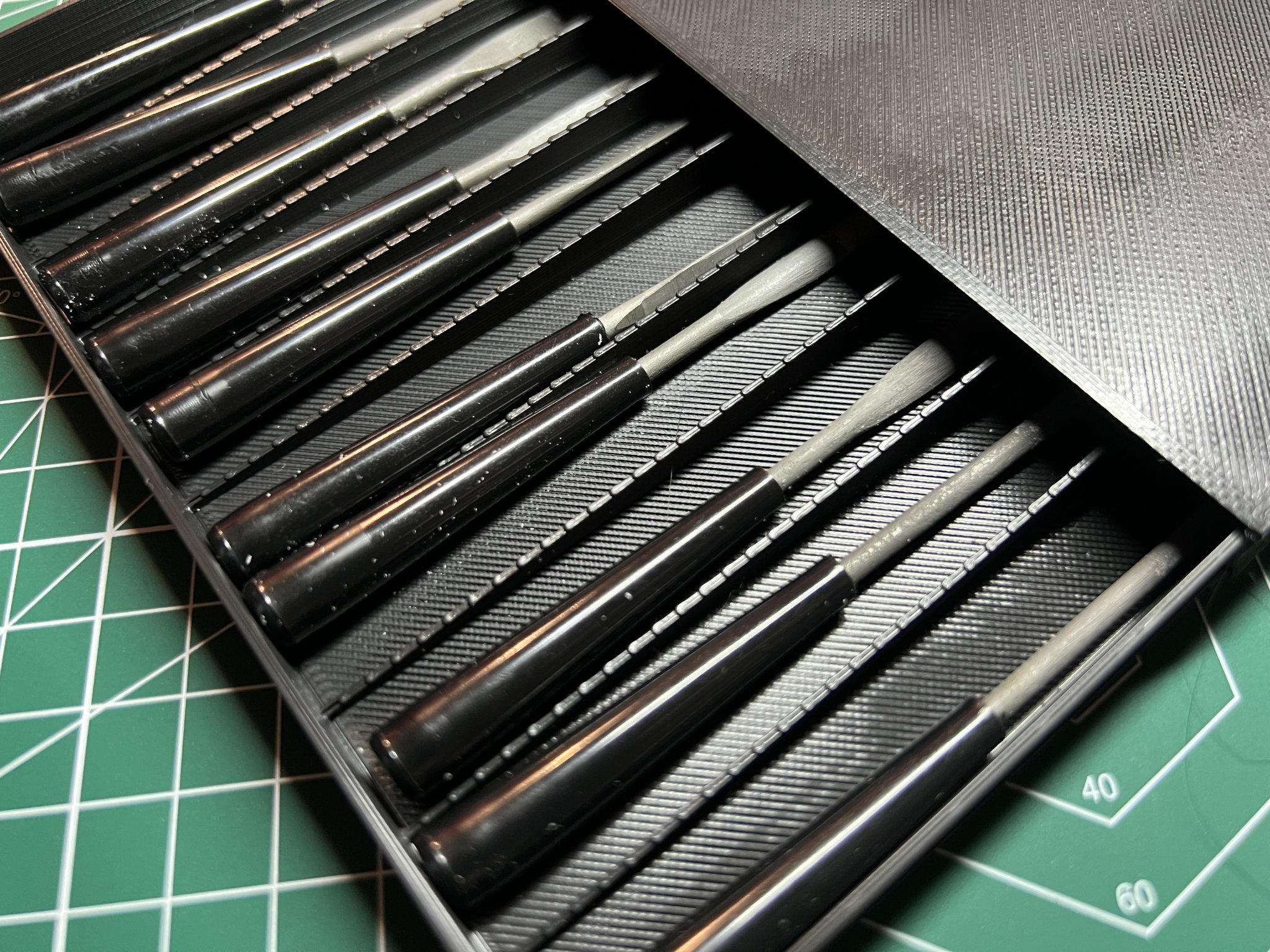 Hộp đựng dụng cụ mũi khoan gọn nhẹ