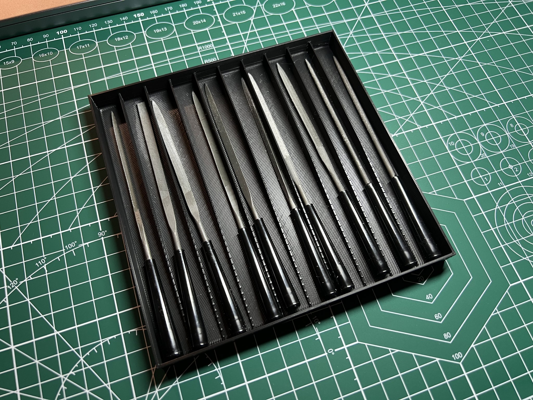 Hộp đựng dụng cụ mũi khoan gọn nhẹ