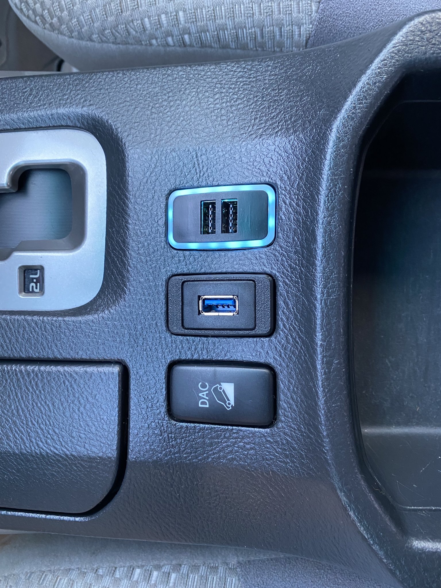 Bảng điều khiển trung tâm USB cho Toyota 4Runner thế hệ thứ 4