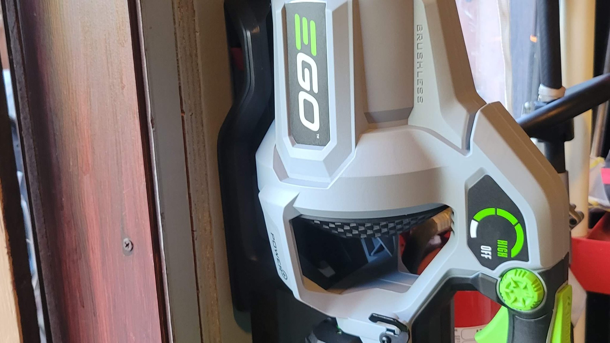 Giá đỡ gắn tường cho máy thổi Ego 615CMF