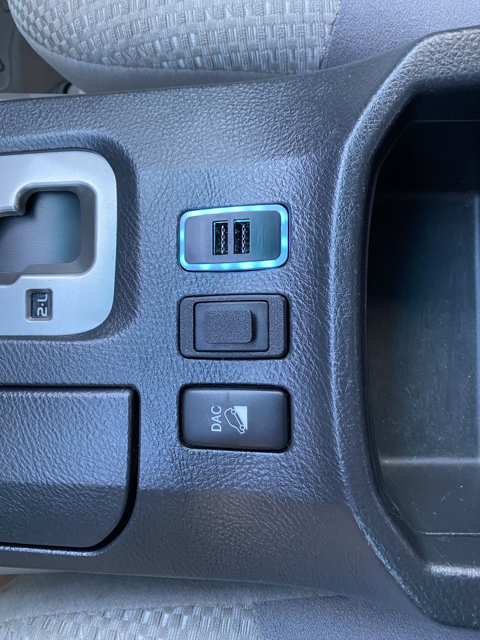 Bảng điều khiển trung tâm USB cho Toyota 4Runner thế hệ thứ 4