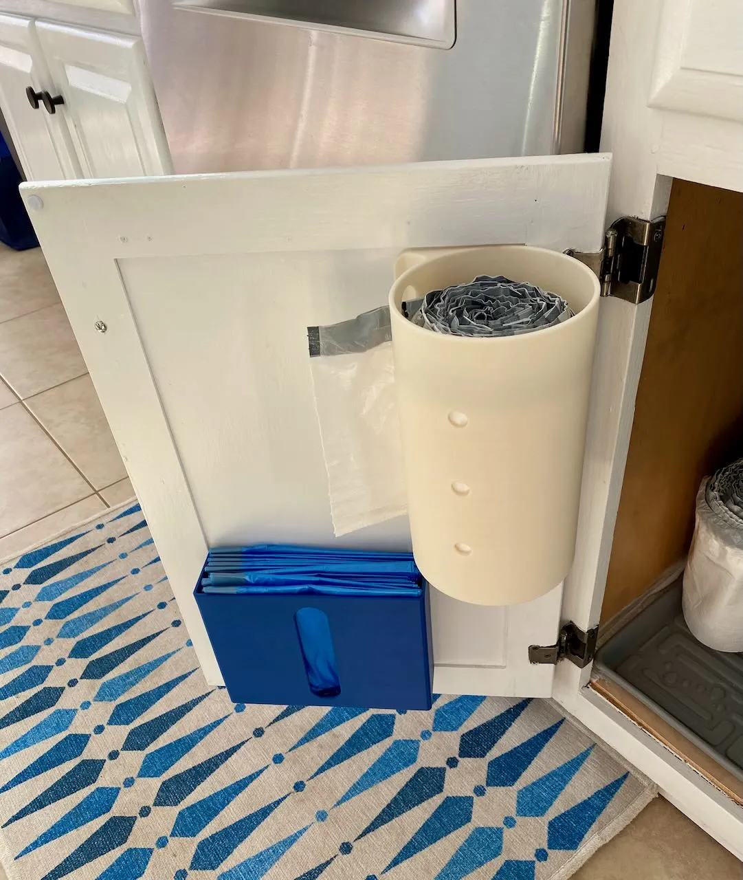 Máy phân phối túi rác và túi tái chế tiện lợi