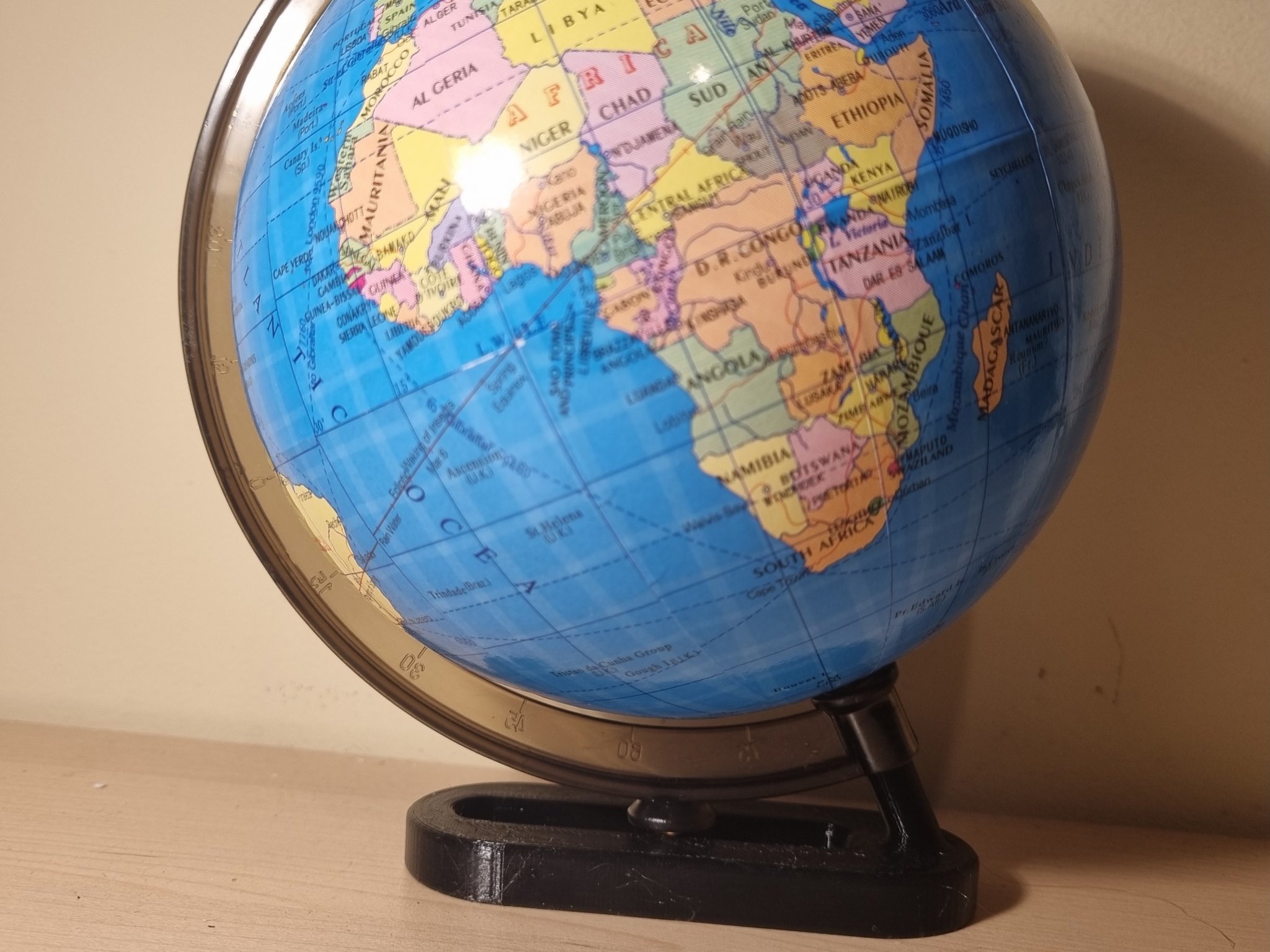 Giá đỡ địa cầu với góc nghiêng 25 độ và lỗ 8.6 mm