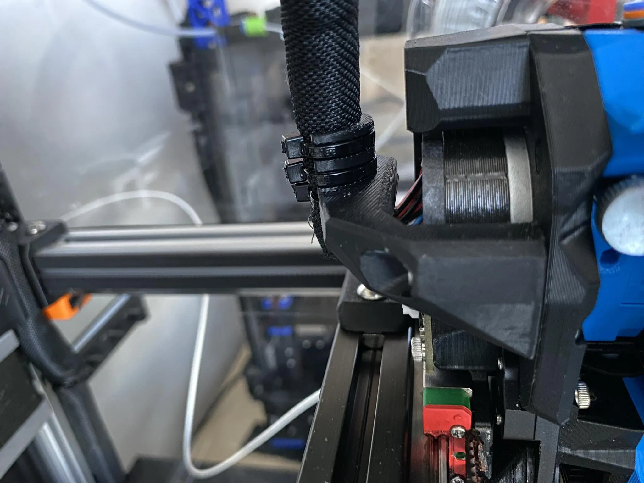 Giá đỡ cáp umbilical Stealthburner CW2 với nắp tự đóng 13mm