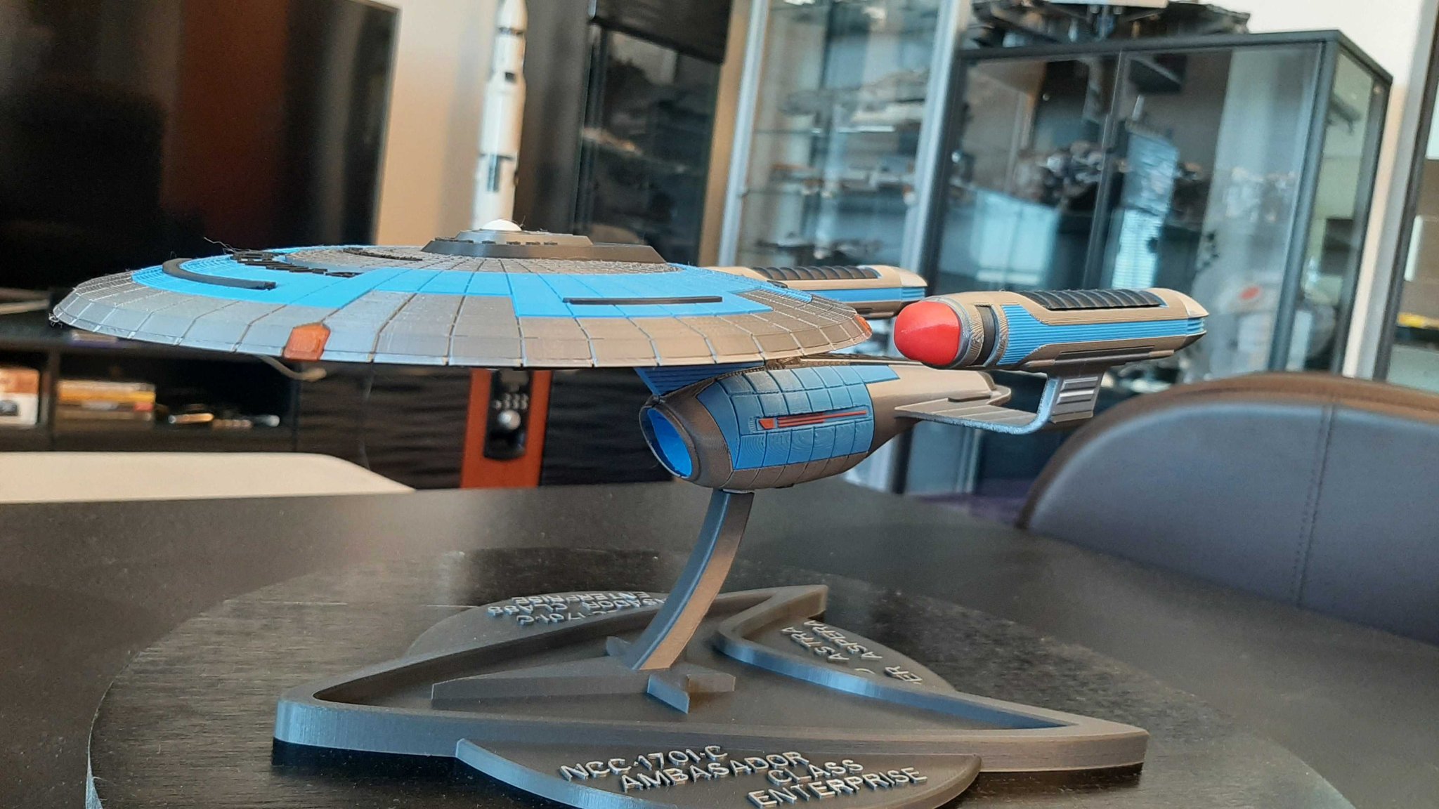 Mô hình tàu USS Enterprise NCC-1701-C lớp Đại sứ trong Star Trek