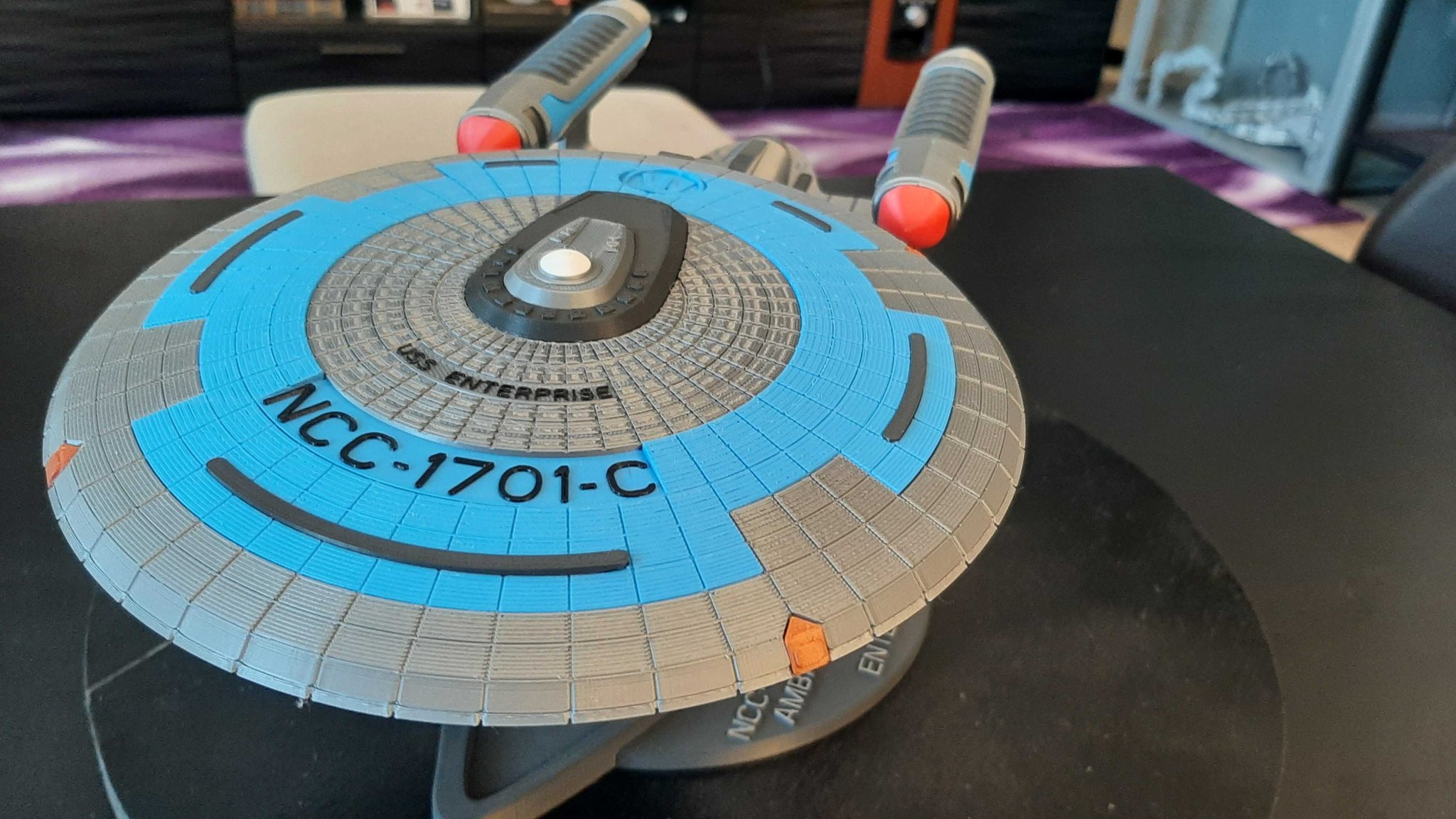 Mô hình tàu USS Enterprise NCC-1701-C lớp Đại sứ trong Star Trek