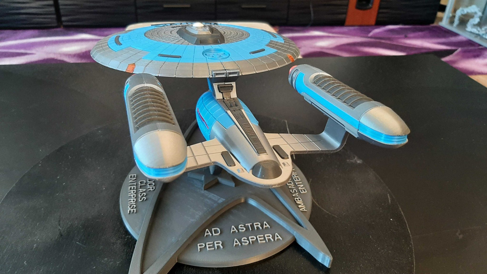 Mô hình tàu USS Enterprise NCC-1701-C lớp Đại sứ trong Star Trek