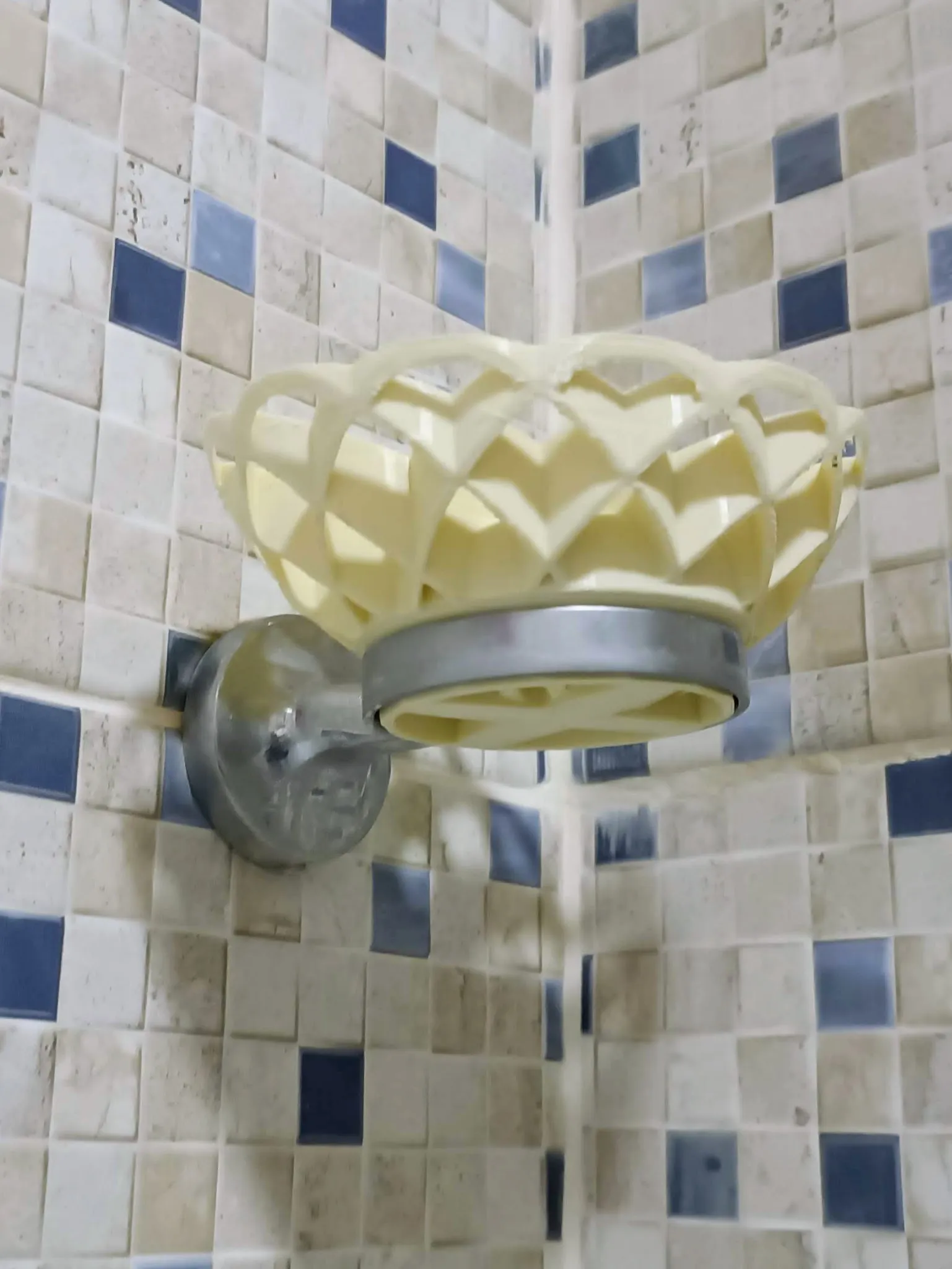 Giá đỡ xà phòng oval gắn tường với đế tròn 60mm