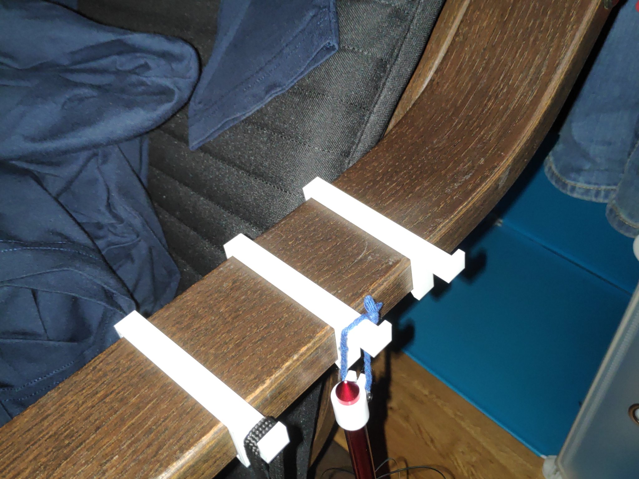 Móc mỏng lắp vào ghế Ikea Poang (Poäng)