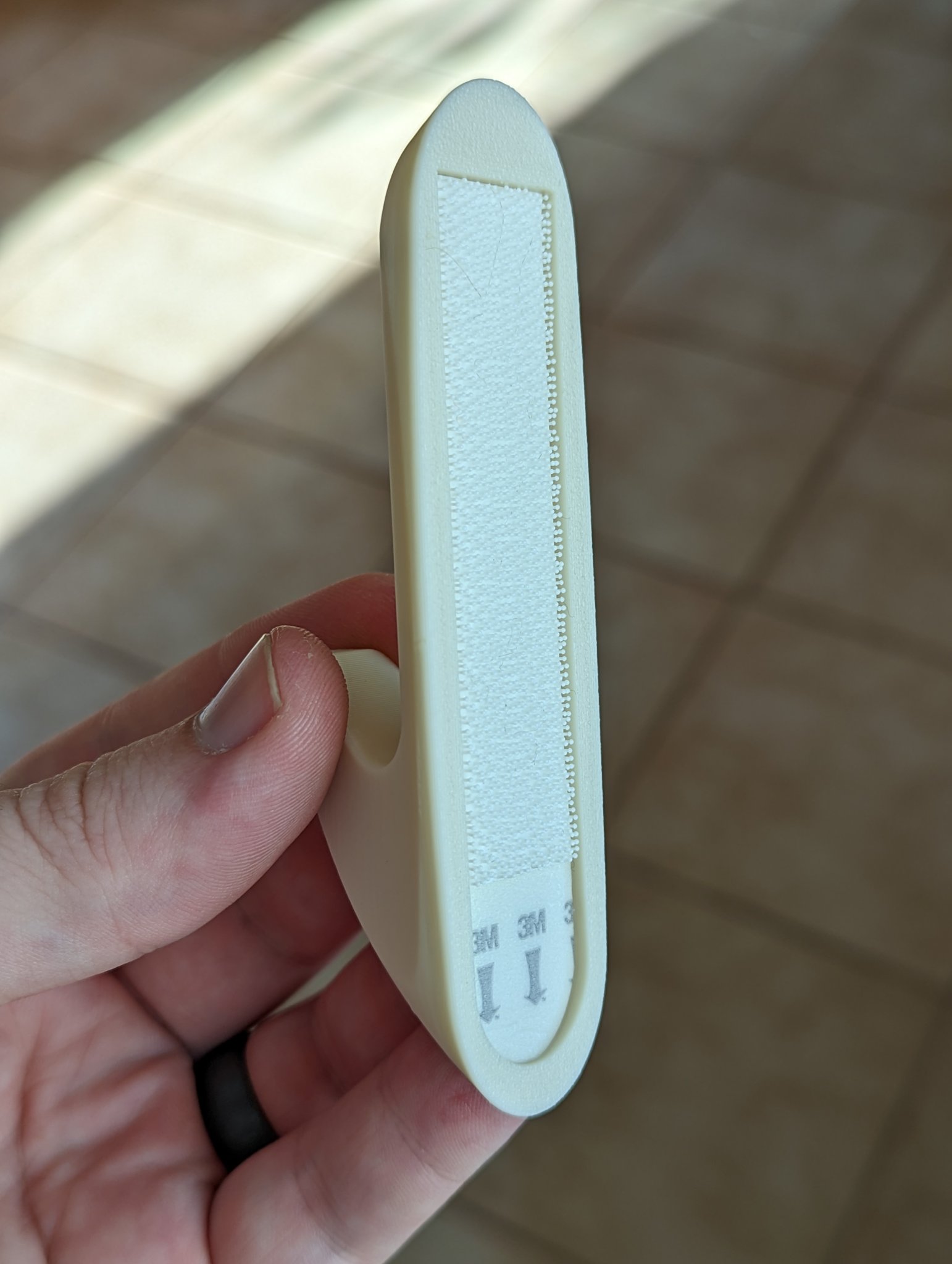 Móc treo tường cho dải dính Velcro lớn