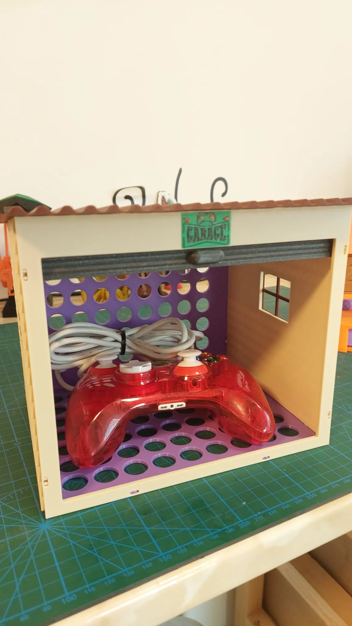 Giá đỡ tay cầm GamePad cho thùng máy Cooler Master QUBE 500