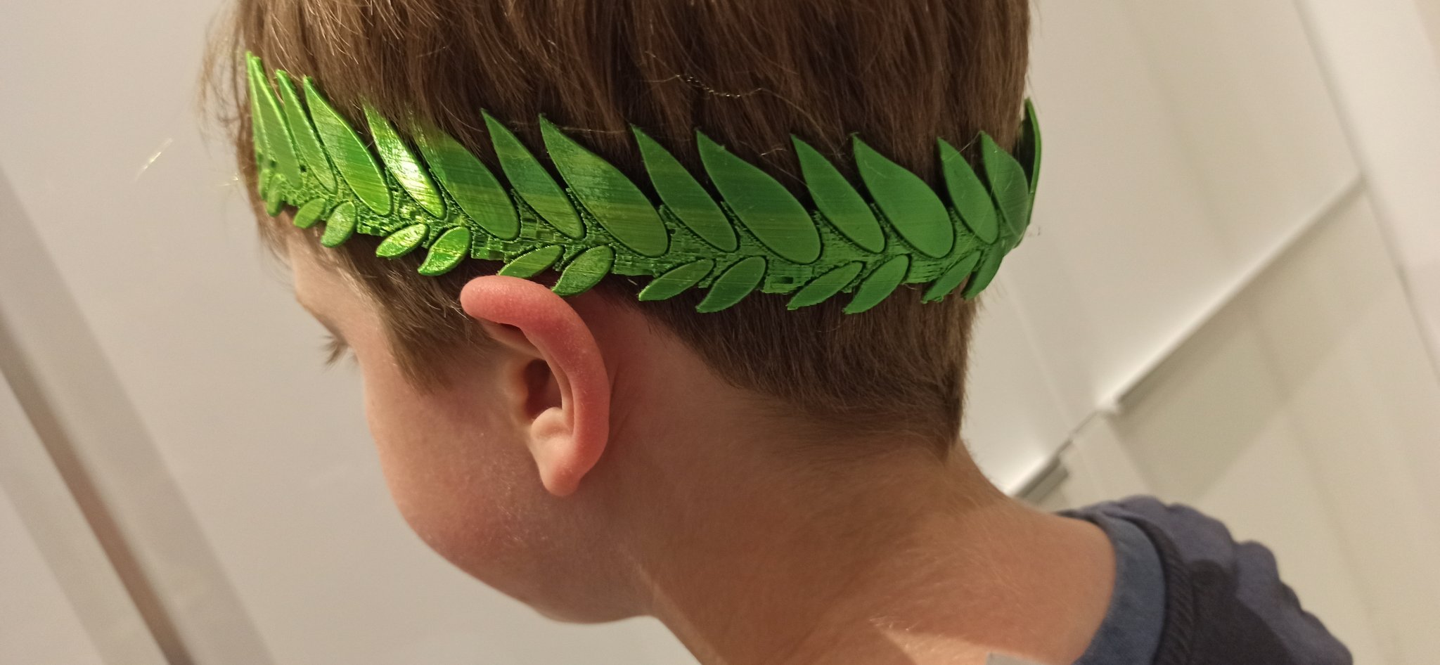 Vương miện Caesar dành cho cả trẻ em và người lớn